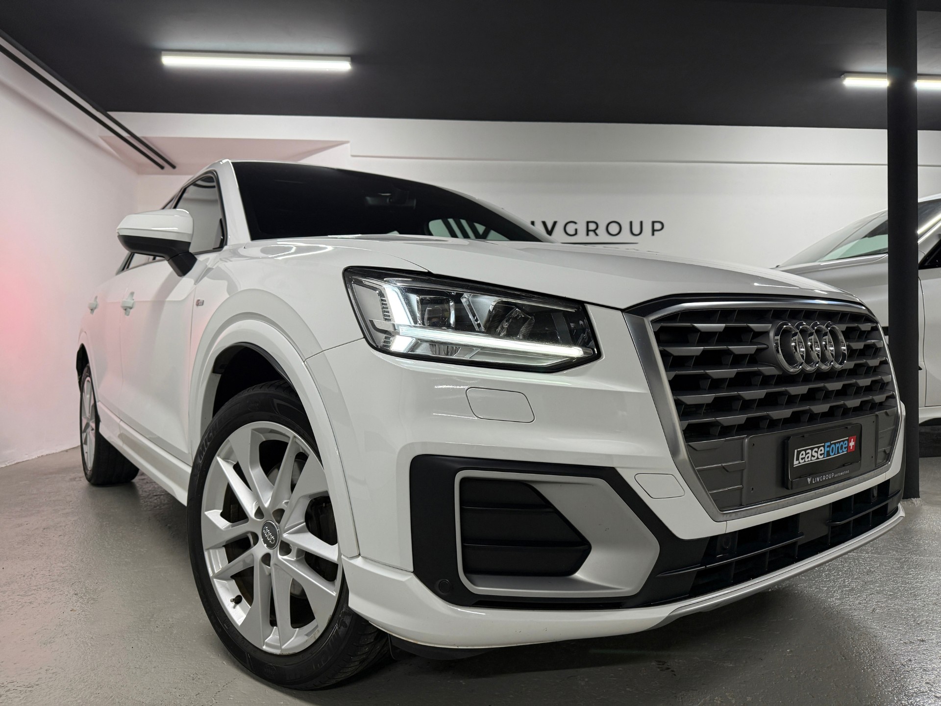 AUDI Q2 1.0 TFSI S-Line-image-4