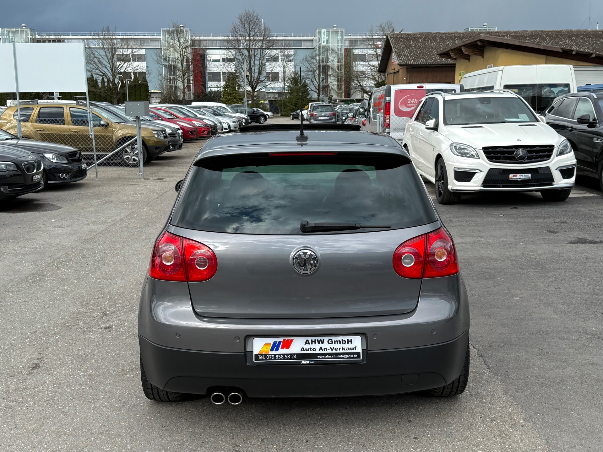 VW Golf 2.0 TFSI GTI DSG / Frisch ab MFK / 8-fach bereift / Schiebedach / Leder / PDC-image-4
