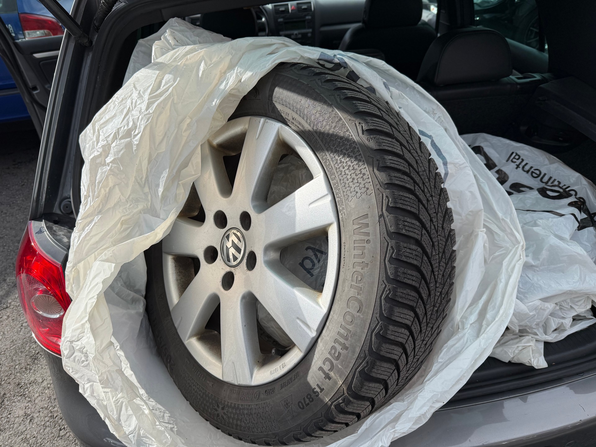 VW Golf 2.0 TFSI GTI DSG / Frisch ab MFK / 8-fach bereift / Schiebedach / Leder / PDC-image-11