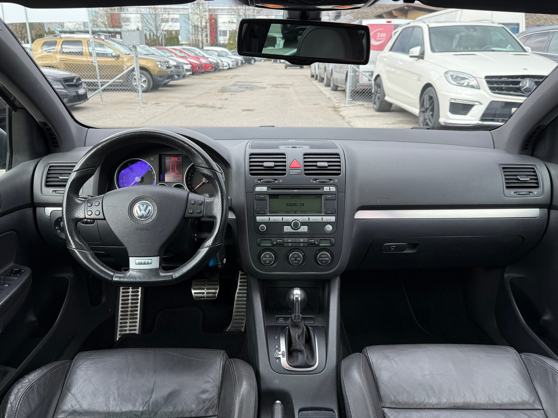 VW Golf 2.0 TFSI GTI DSG / Frisch ab MFK / 8-fach bereift / Schiebedach / Leder / PDC-image-7
