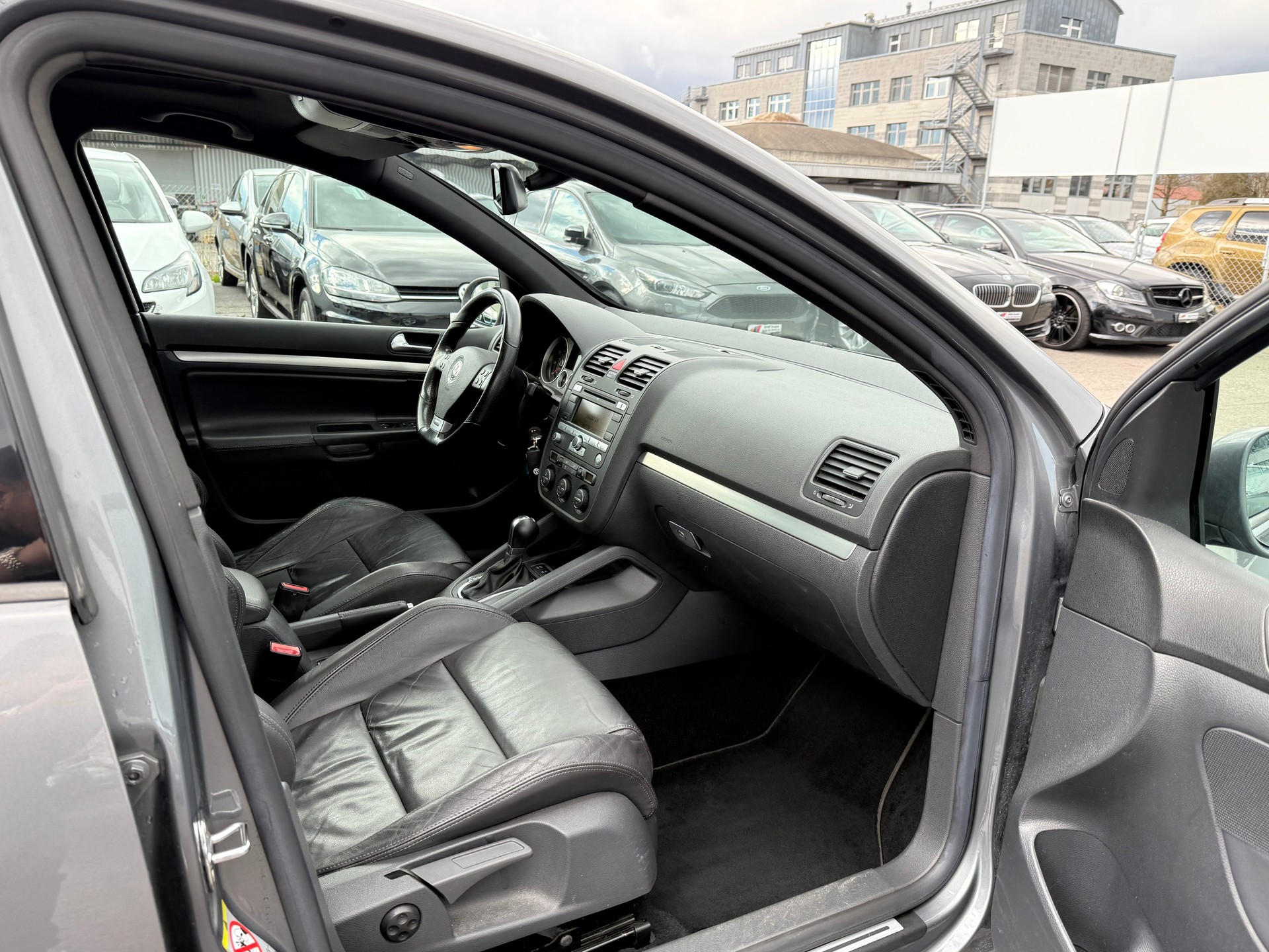 VW Golf 2.0 TFSI GTI DSG / Frisch ab MFK / 8-fach bereift / Schiebedach / Leder / PDC-image-6