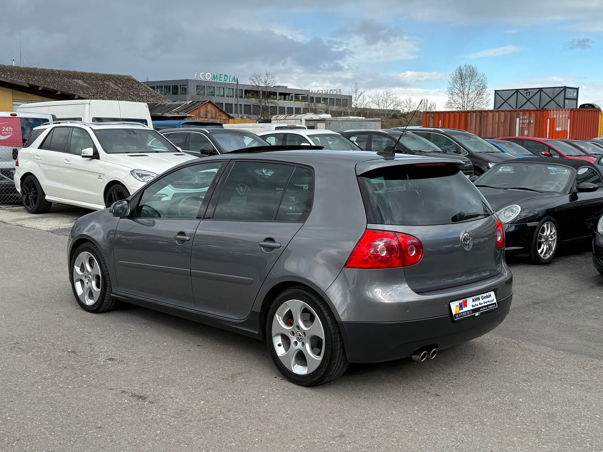 VW Golf 2.0 TFSI GTI DSG / Frisch ab MFK / 8-fach bereift / Schiebedach / Leder / PDC-image-5