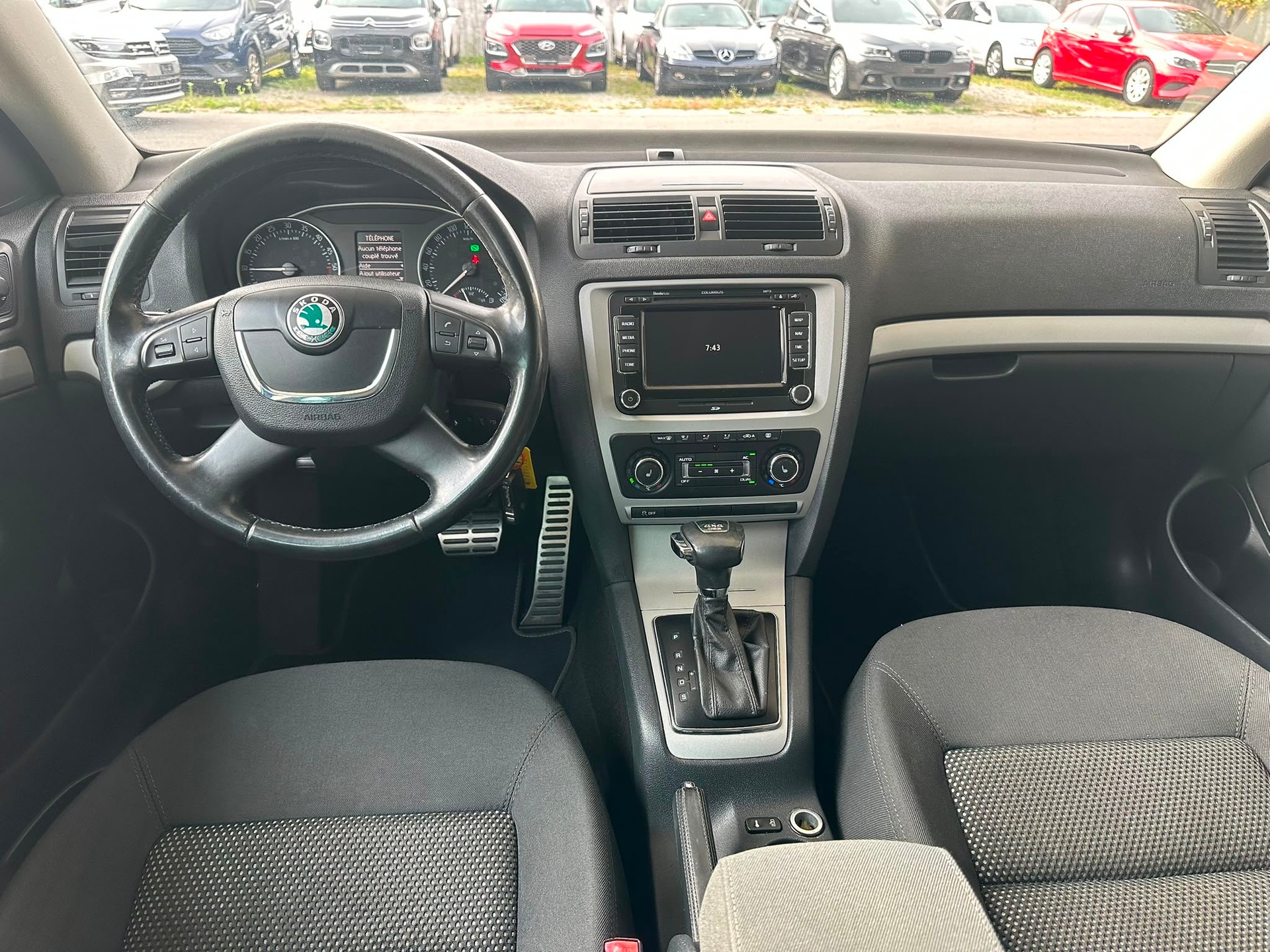 SKODA Octavia Combi 2.0 TDI Elegance 4x4 DSG-image-10
