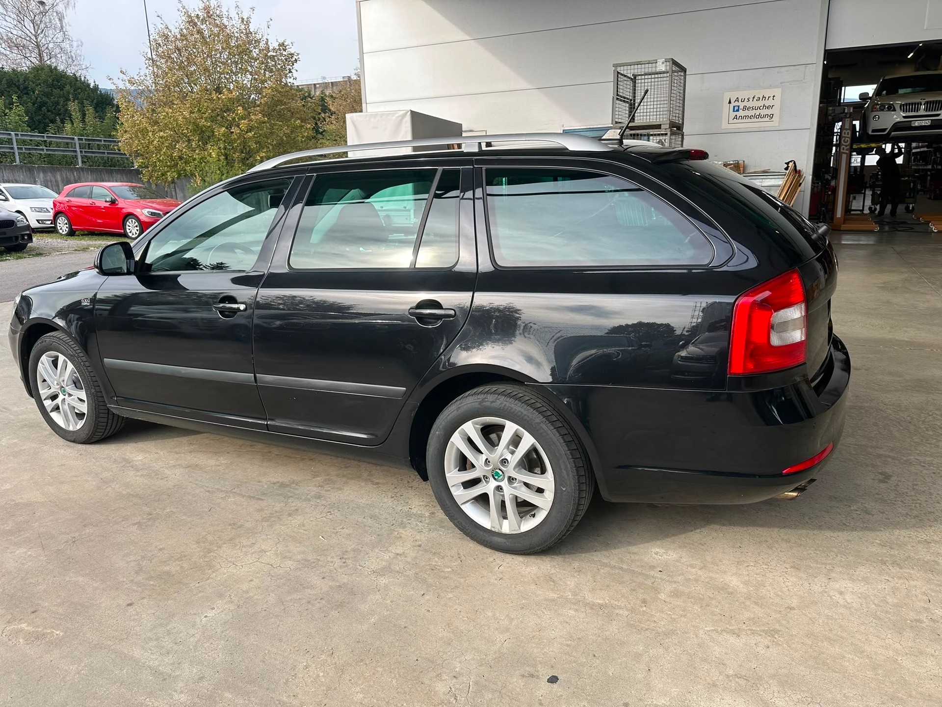 SKODA Octavia Combi 2.0 TDI Elegance 4x4 DSG-image-2