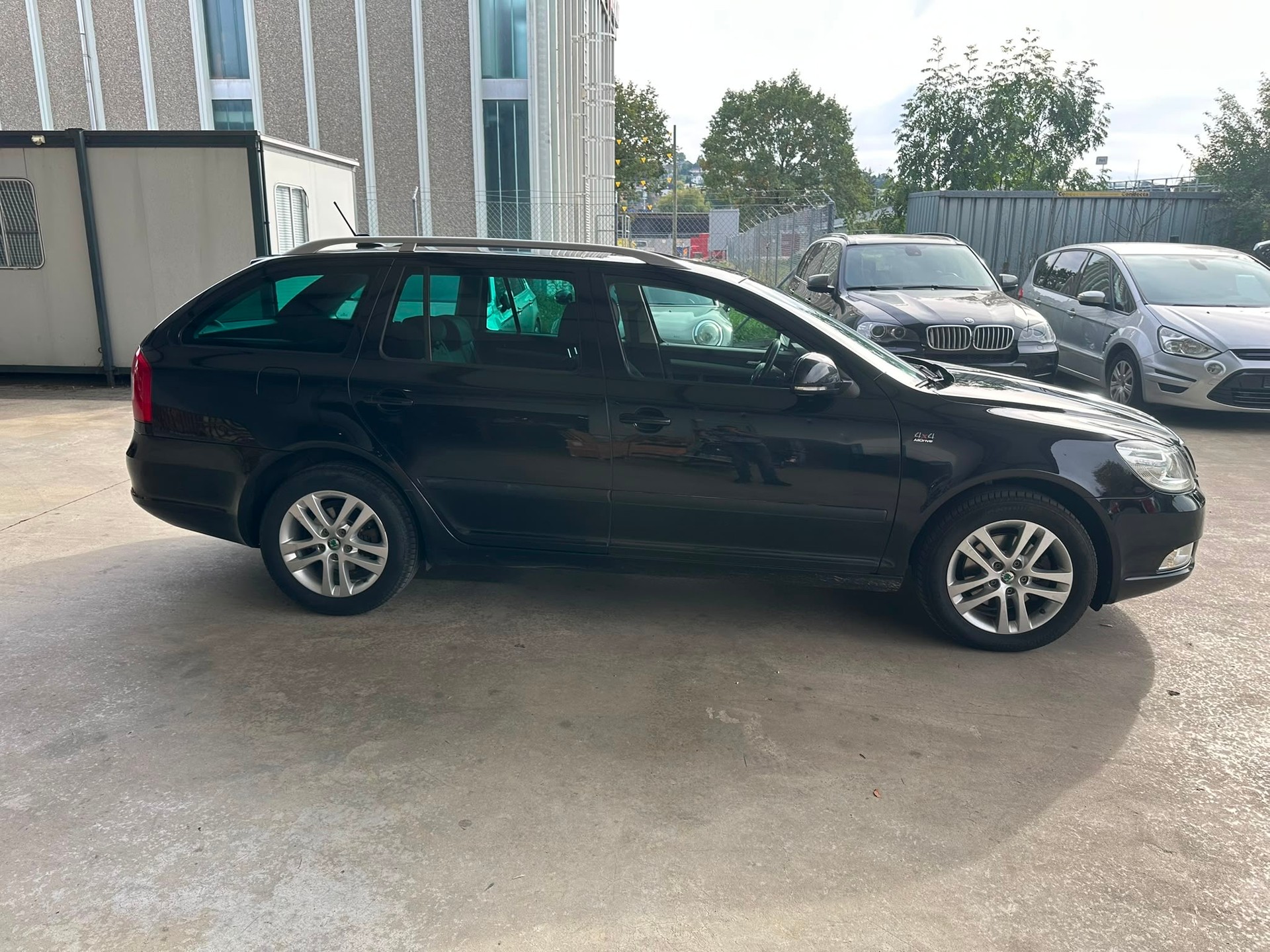 SKODA Octavia Combi 2.0 TDI Elegance 4x4 DSG-image-6