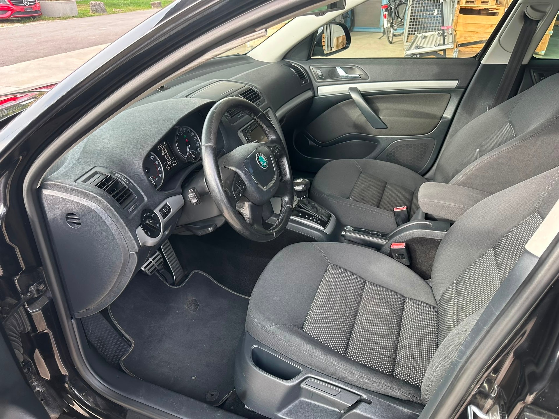 SKODA Octavia Combi 2.0 TDI Elegance 4x4 DSG-image-9
