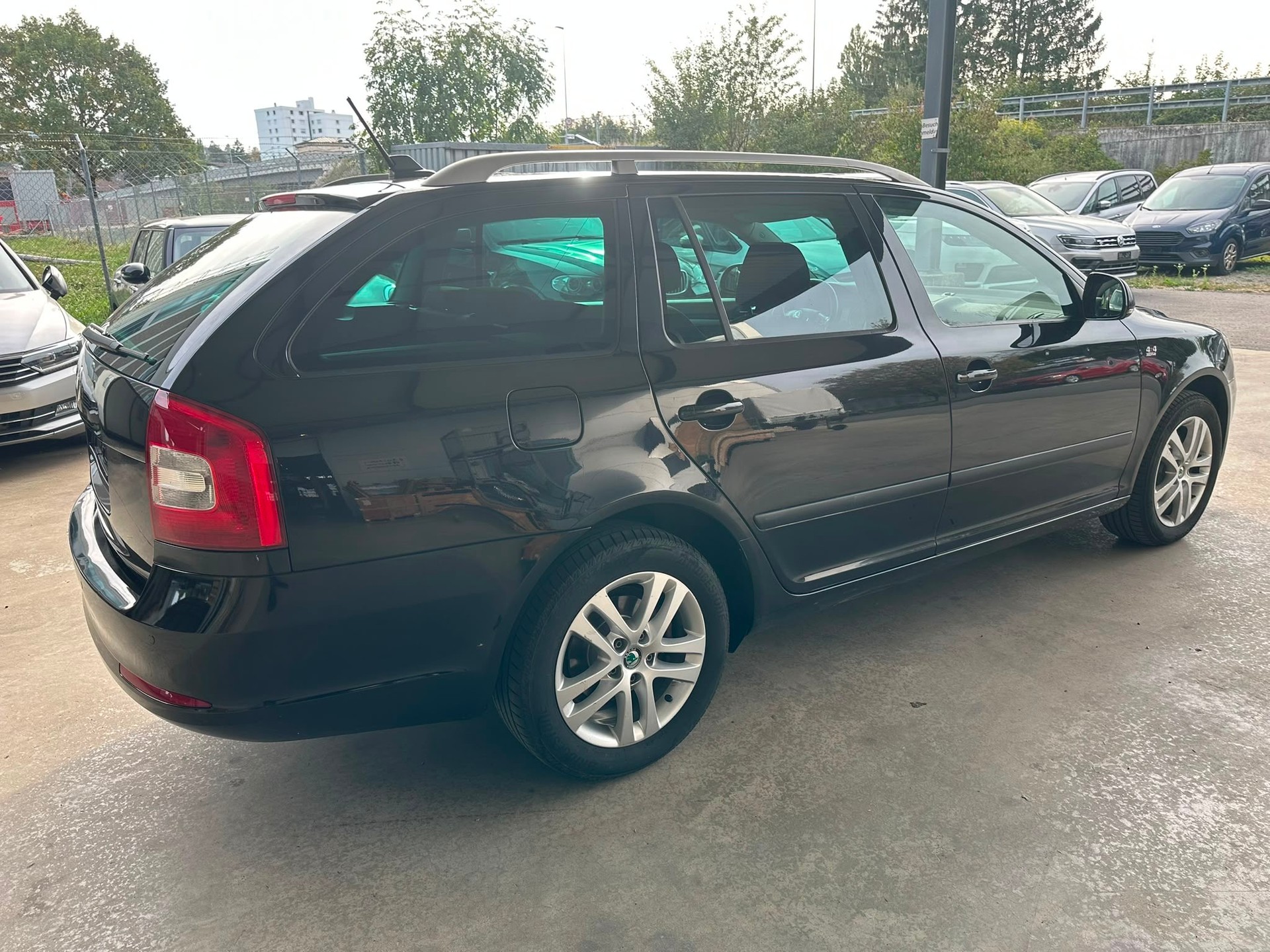 SKODA Octavia Combi 2.0 TDI Elegance 4x4 DSG-image-3