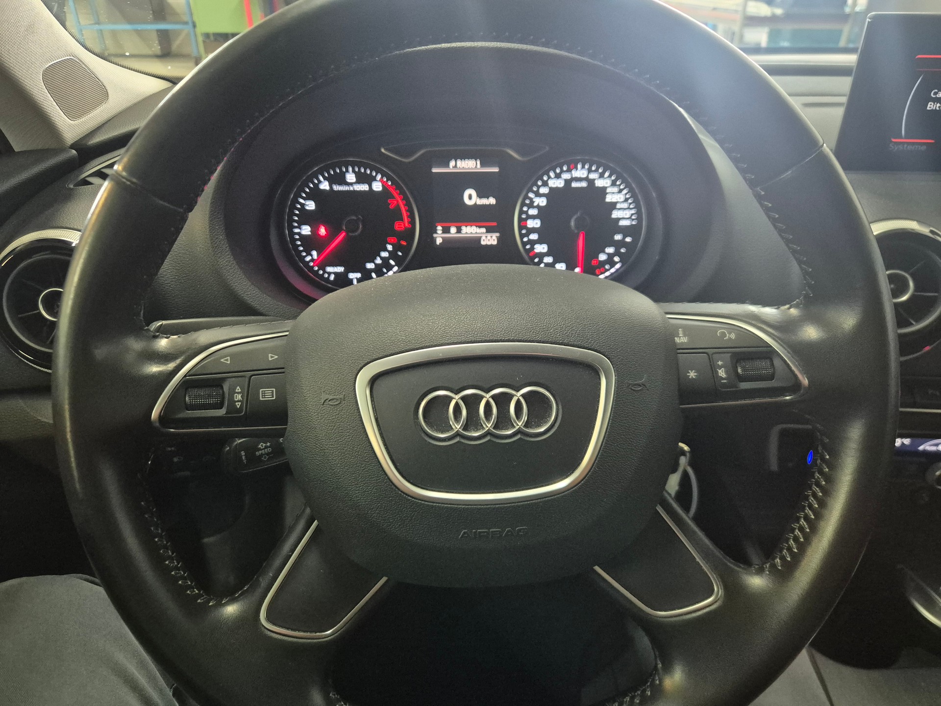 AUDI A3 Sportback 1.4 TFSI Ambiente S-tronic-image-8