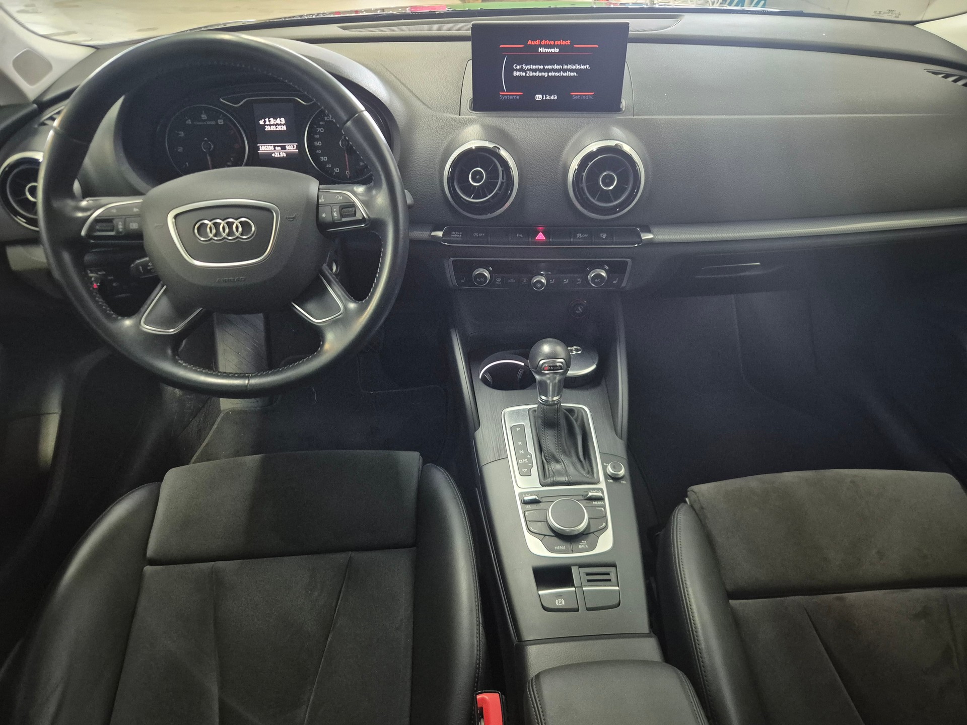 AUDI A3 Sportback 1.4 TFSI Ambiente S-tronic-image-7