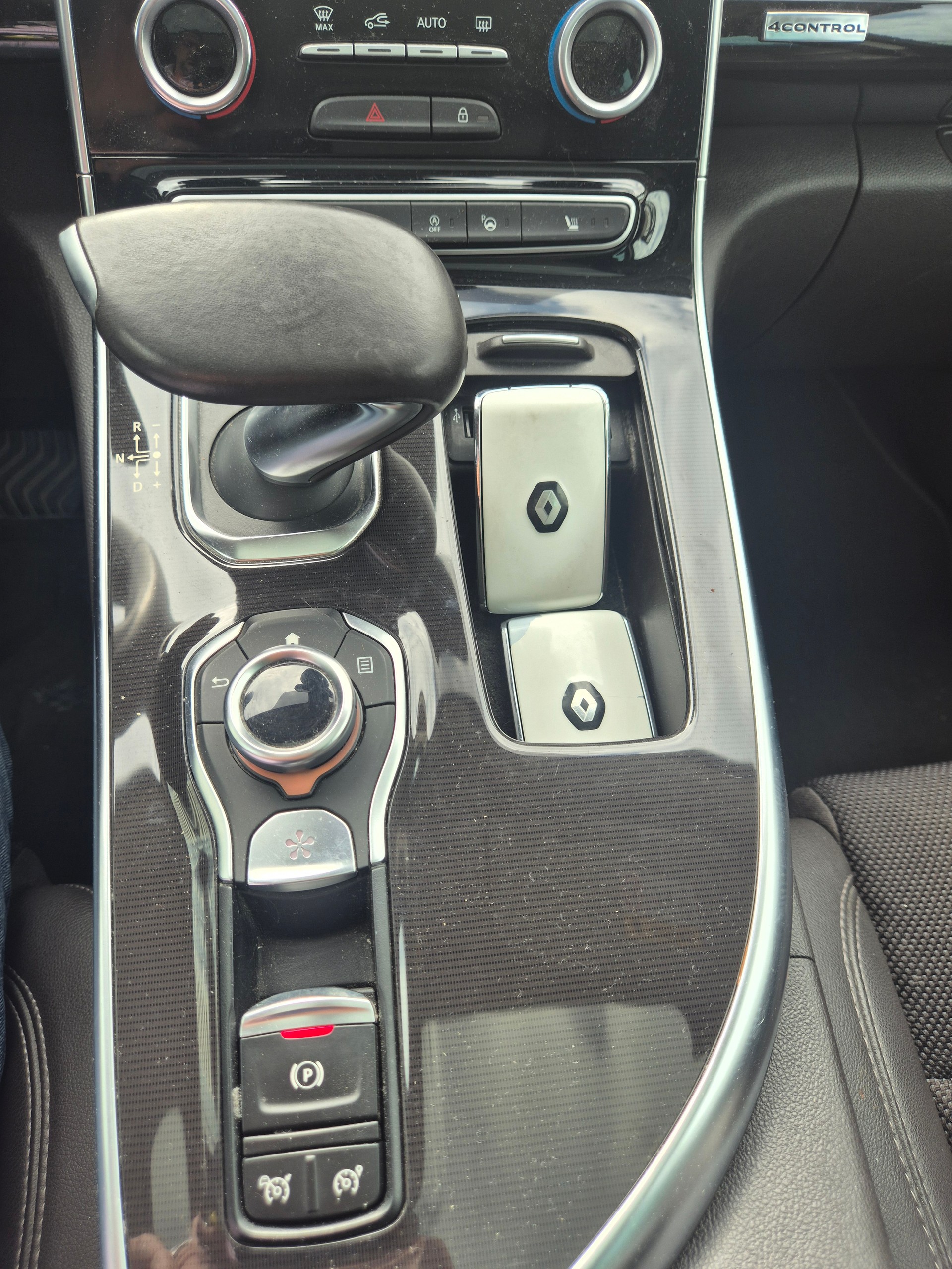 RENAULT Espace 1.8 TCe 90th Anniversary EDC-image-11