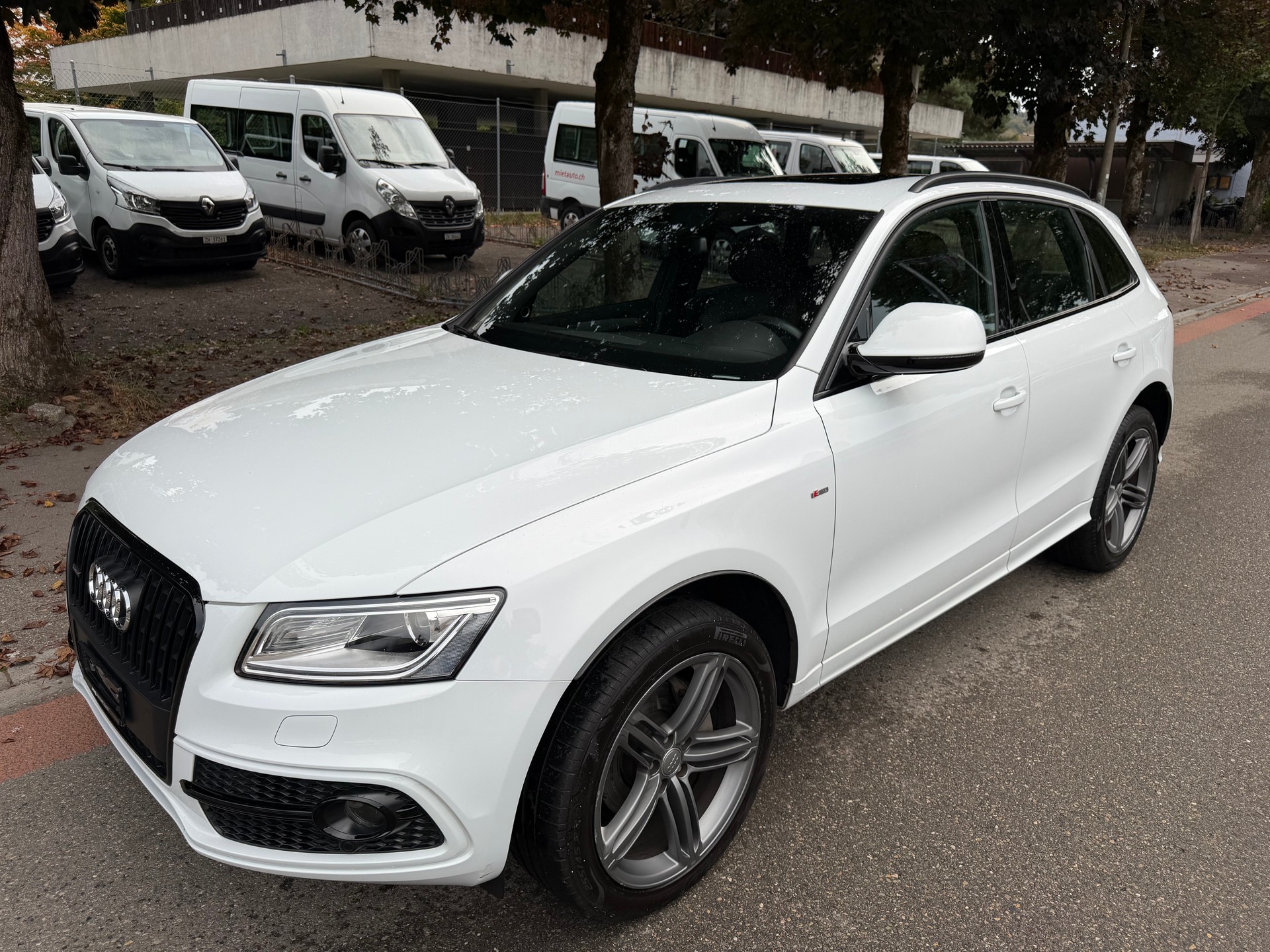 AUDI Q5 2.0 TDI quattro S-tronic-image-2