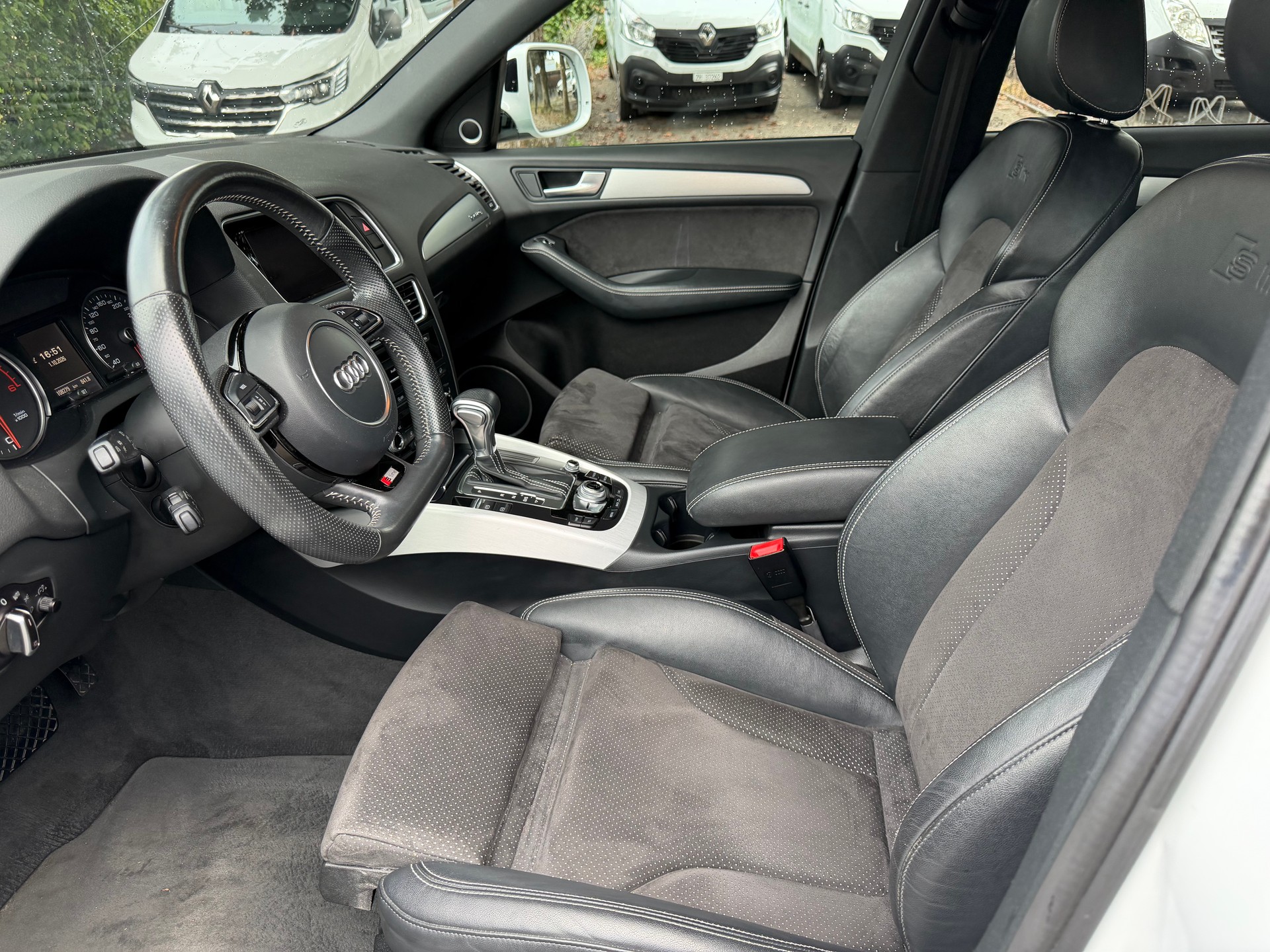AUDI Q5 2.0 TDI quattro S-tronic-image-9
