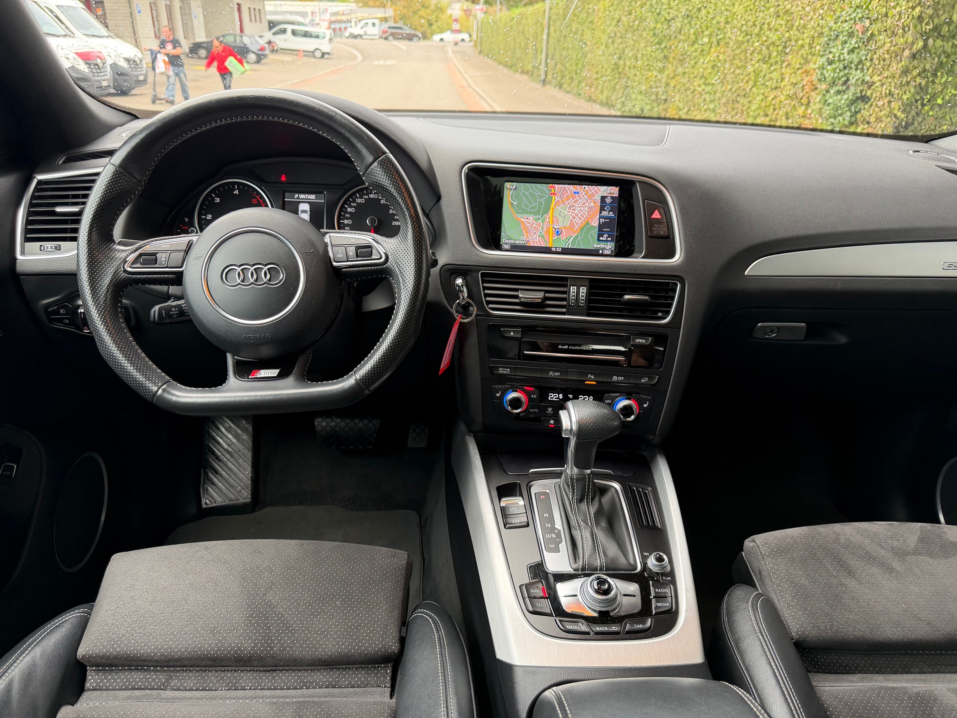 AUDI Q5 2.0 TDI quattro S-tronic-image-11