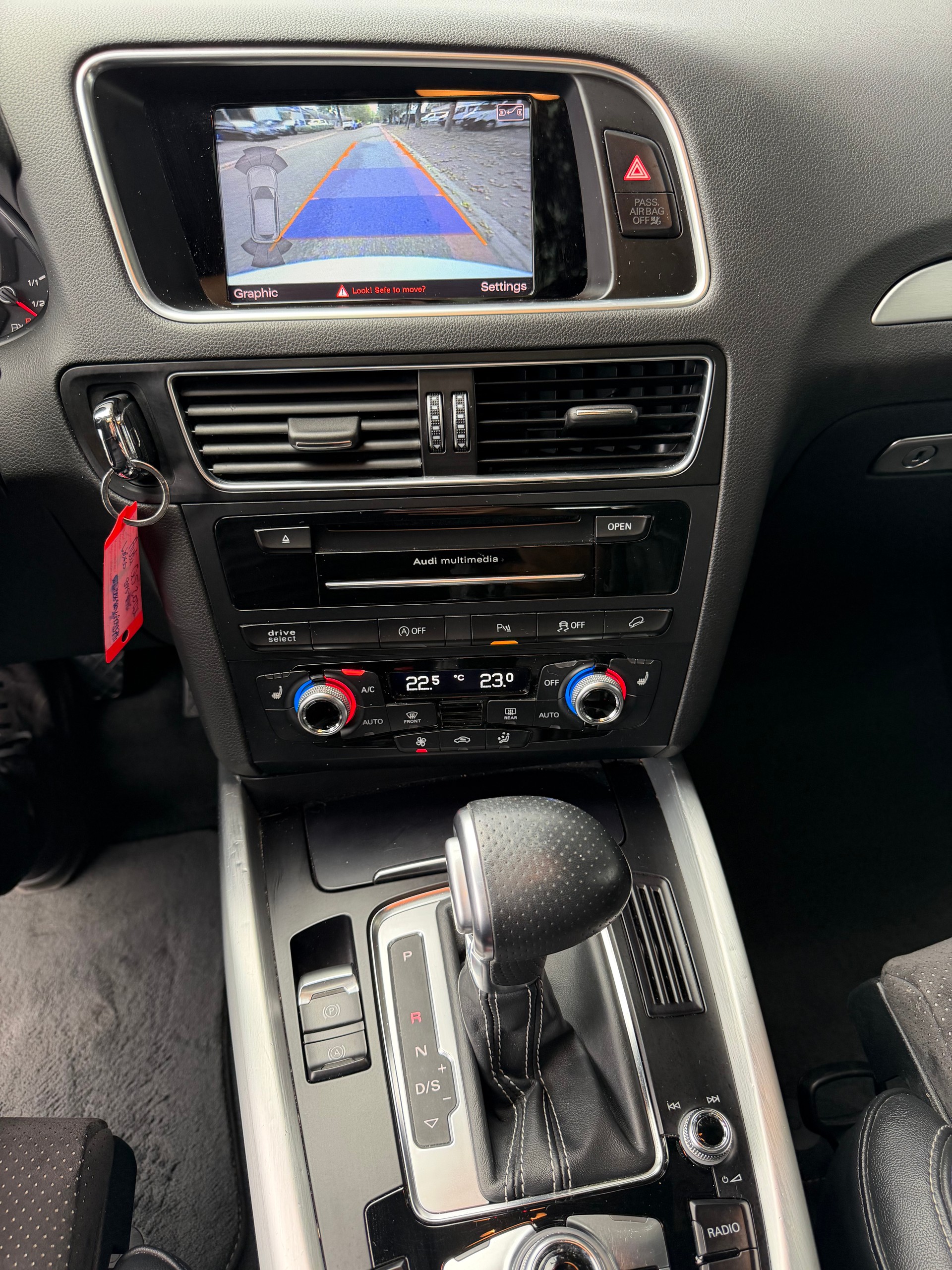 AUDI Q5 2.0 TDI quattro S-tronic-image-10