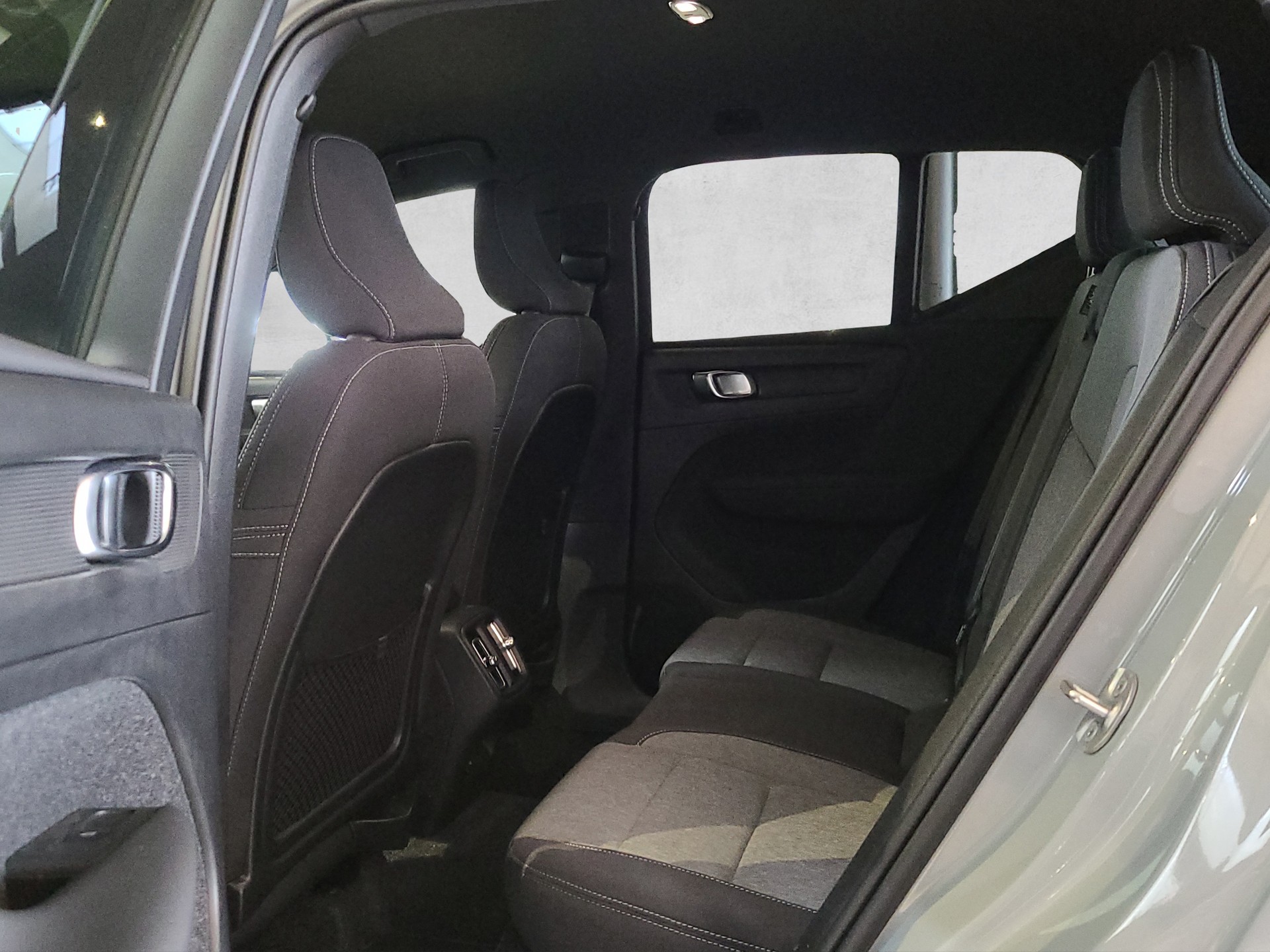 VOLVO XC40 2.0 B3 MH XCITE-image-11