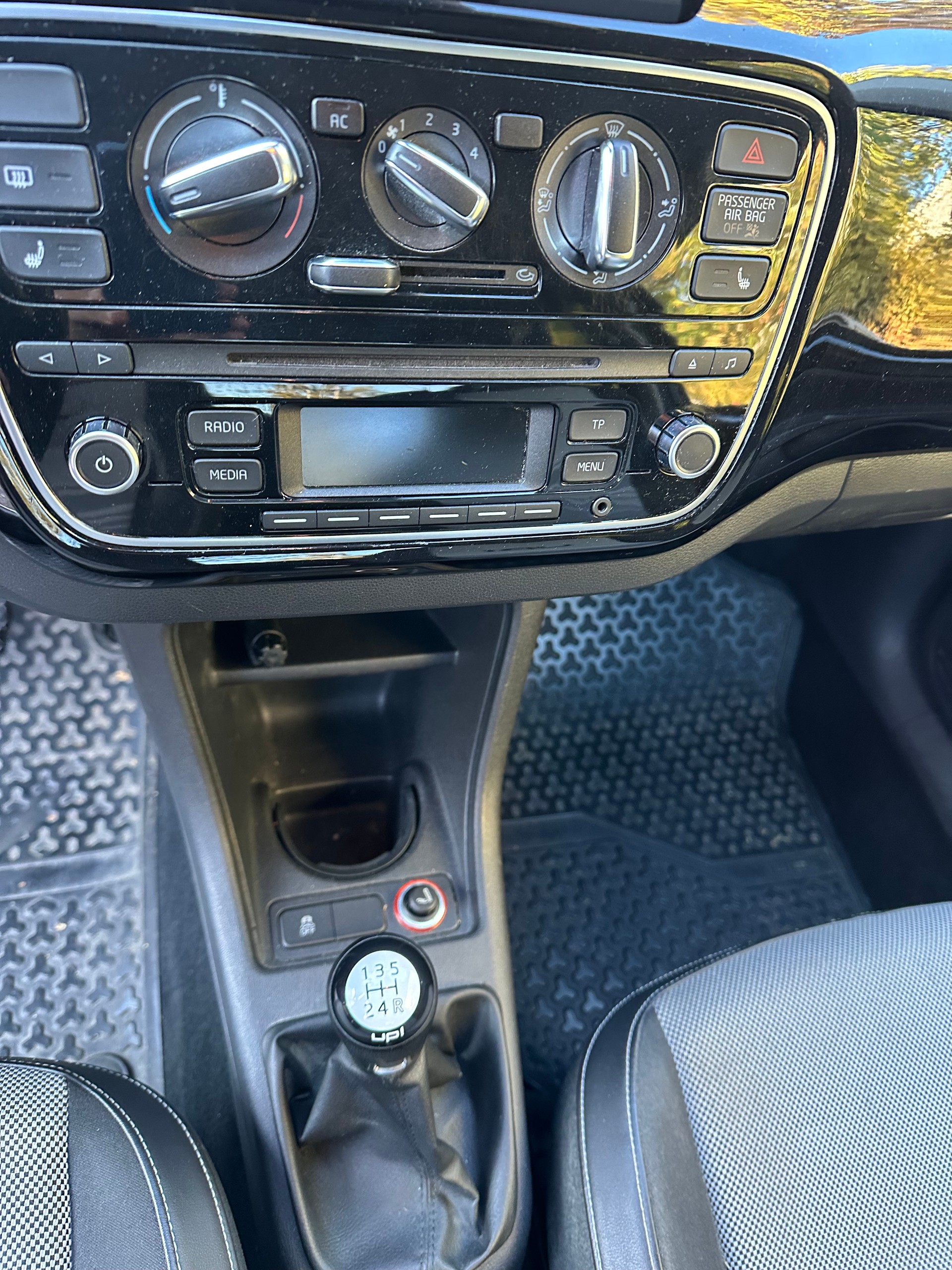 VW Up 1.0 high up-image-5