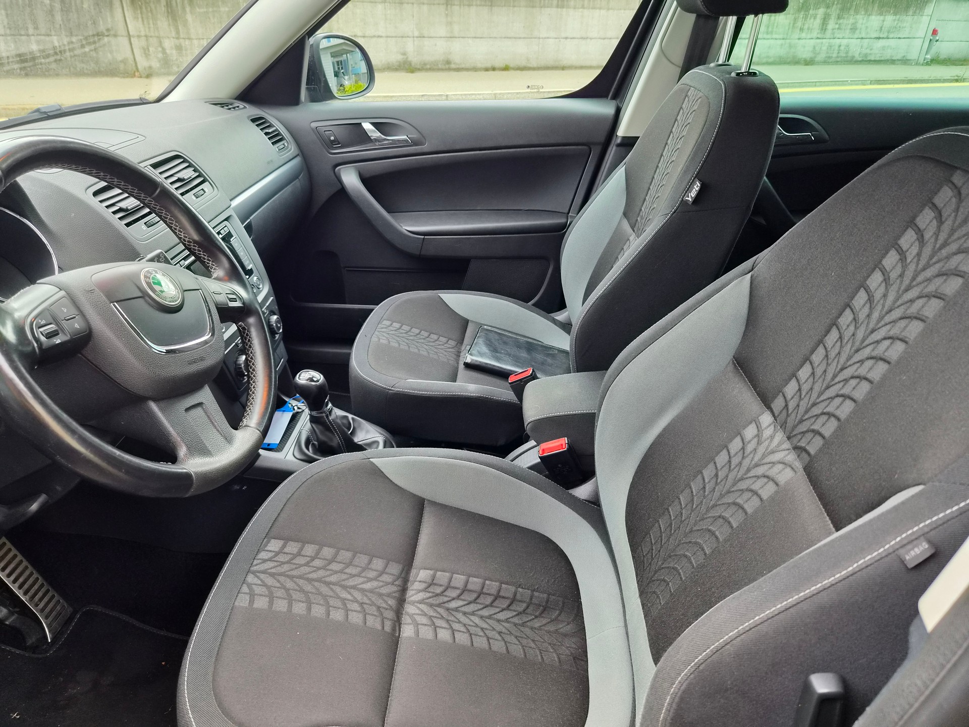 SKODA Yeti 2.0 TDI Adventure II 4x4-image-7