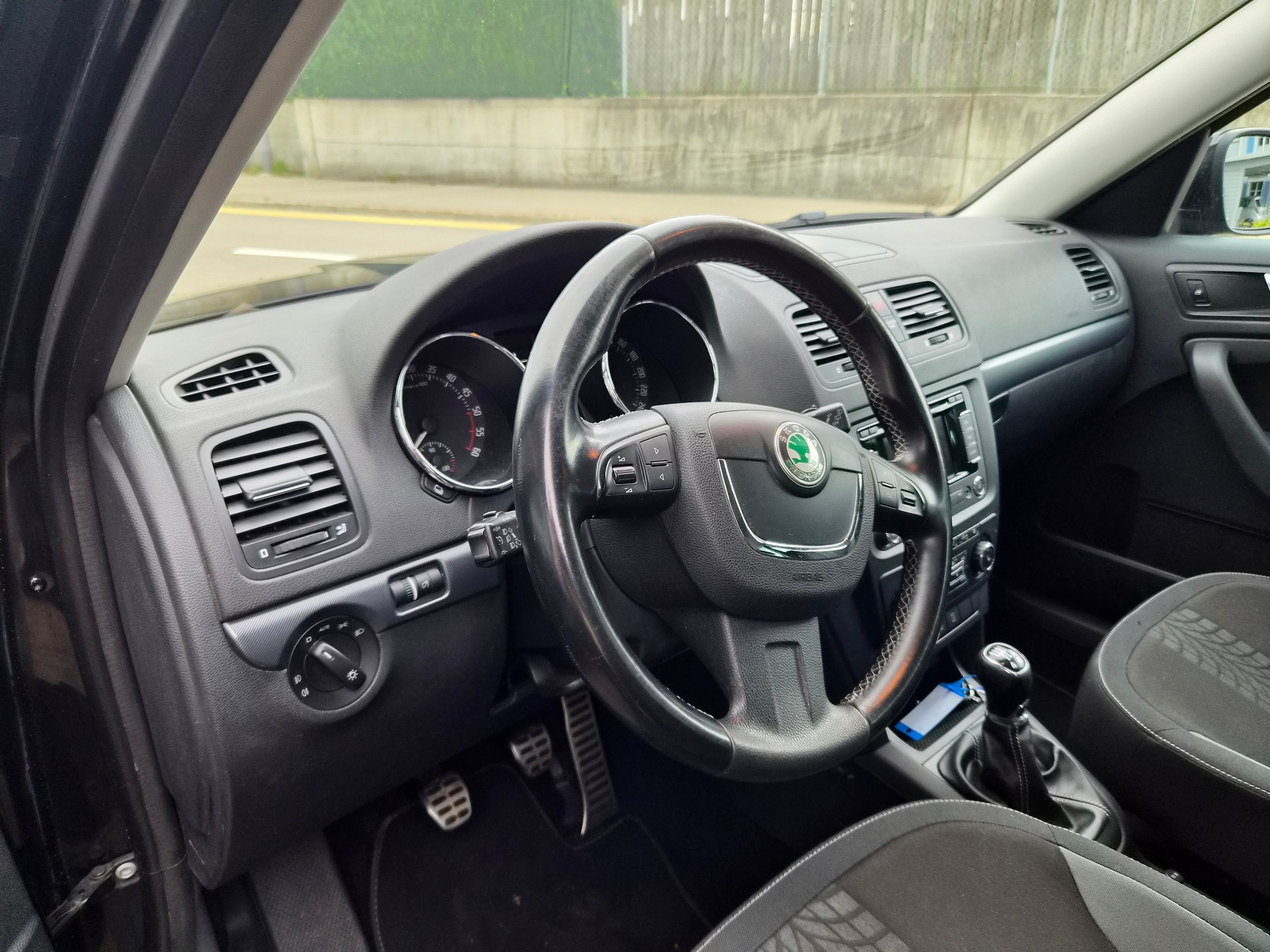 SKODA Yeti 2.0 TDI Adventure II 4x4-image-8