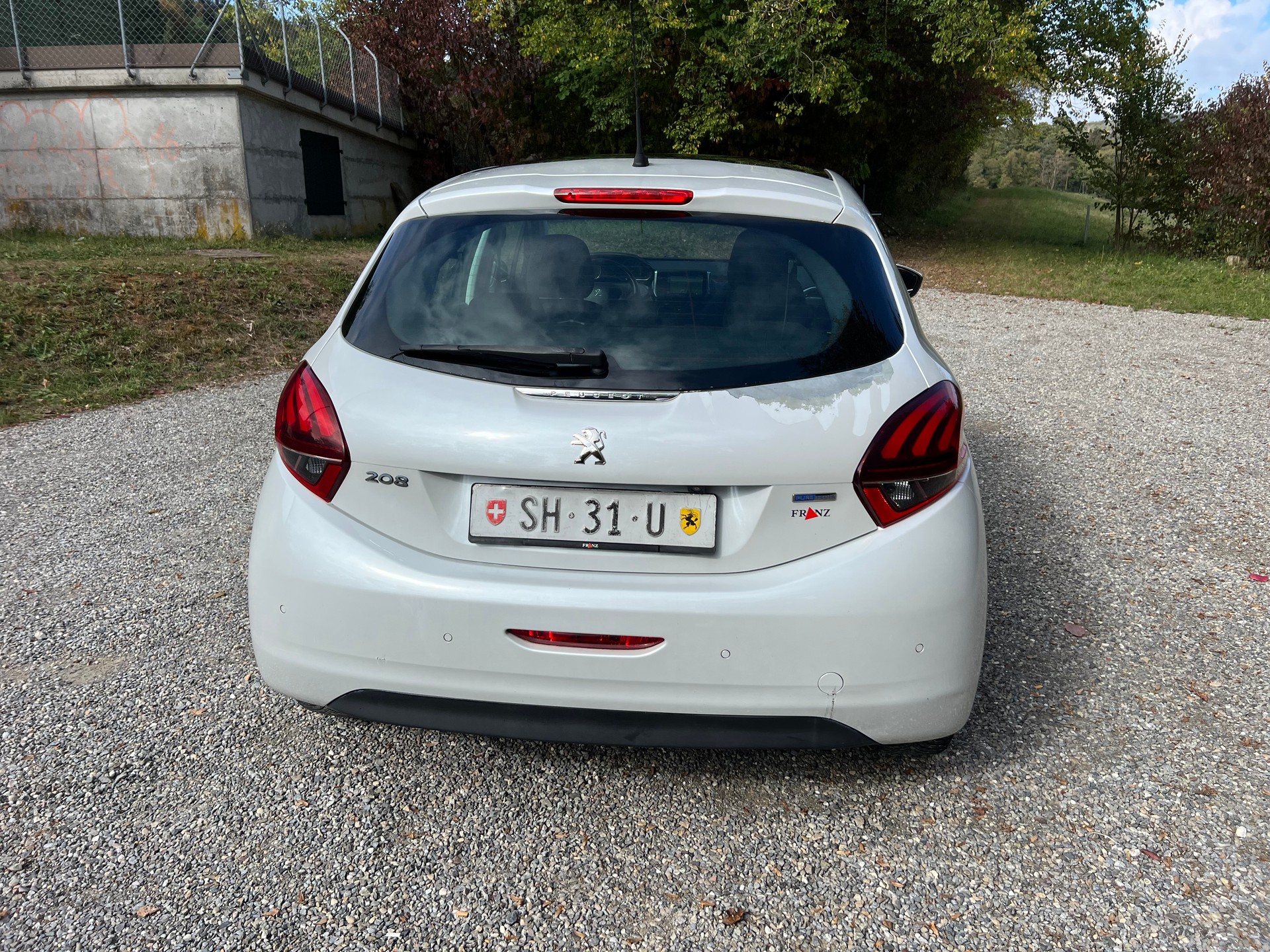 PEUGEOT 208 1.2 PureTech Active EAT6-image-4