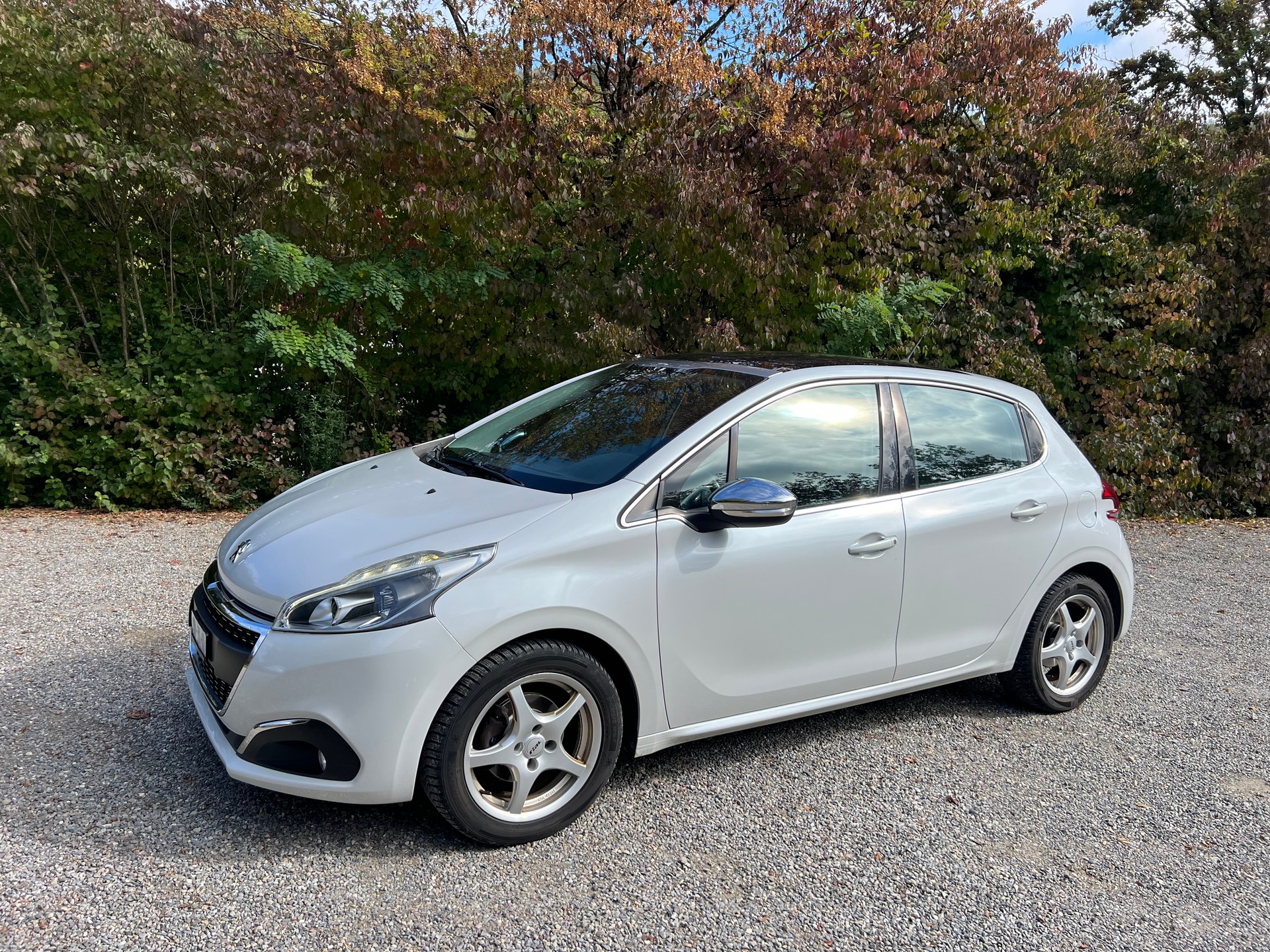 PEUGEOT 208 1.2 PureTech Active EAT6-image-2