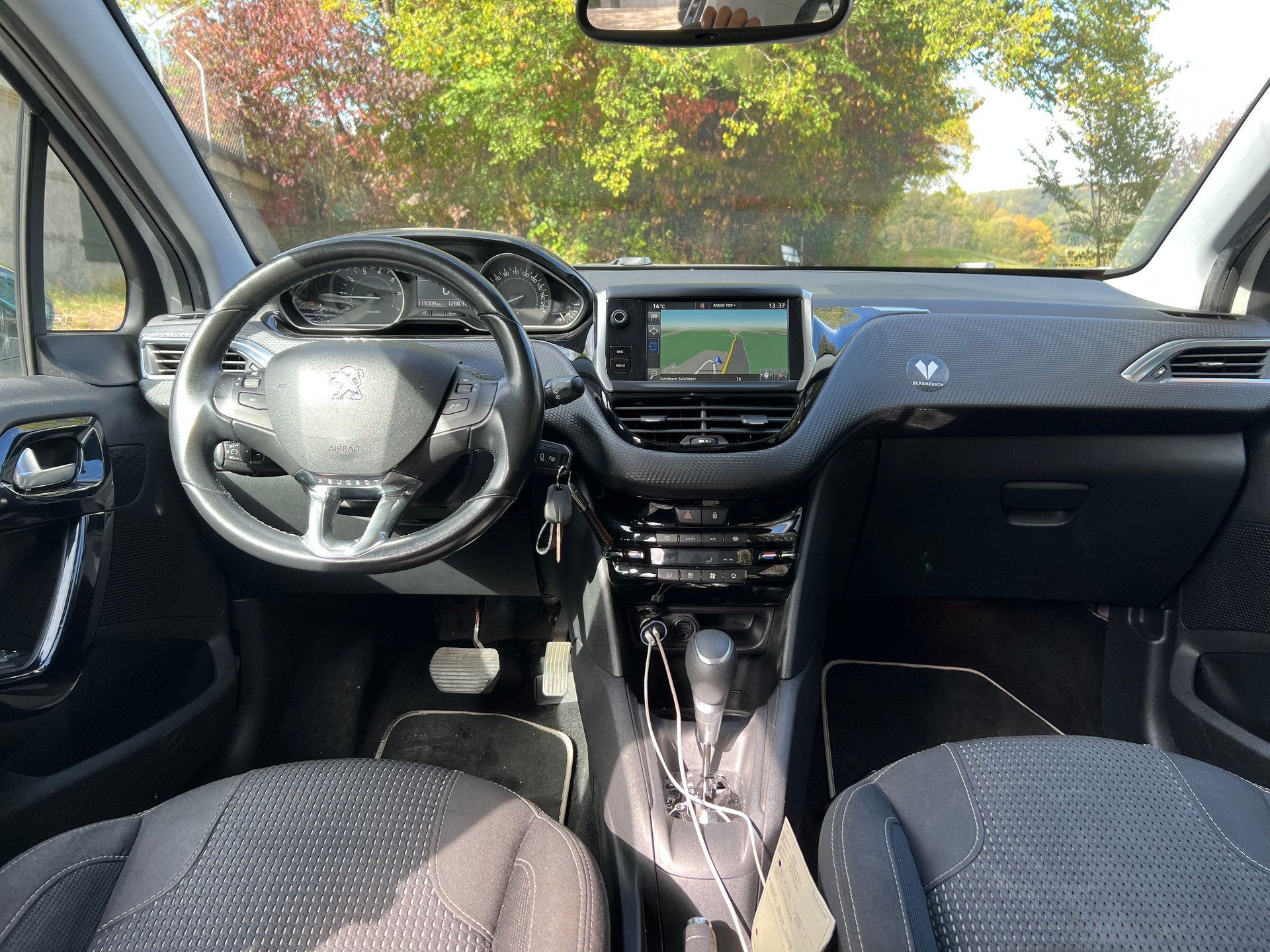 PEUGEOT 208 1.2 PureTech Active EAT6-image-8