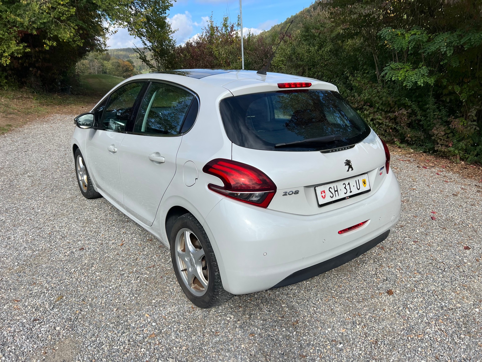 PEUGEOT 208 1.2 PureTech Active EAT6-image-6