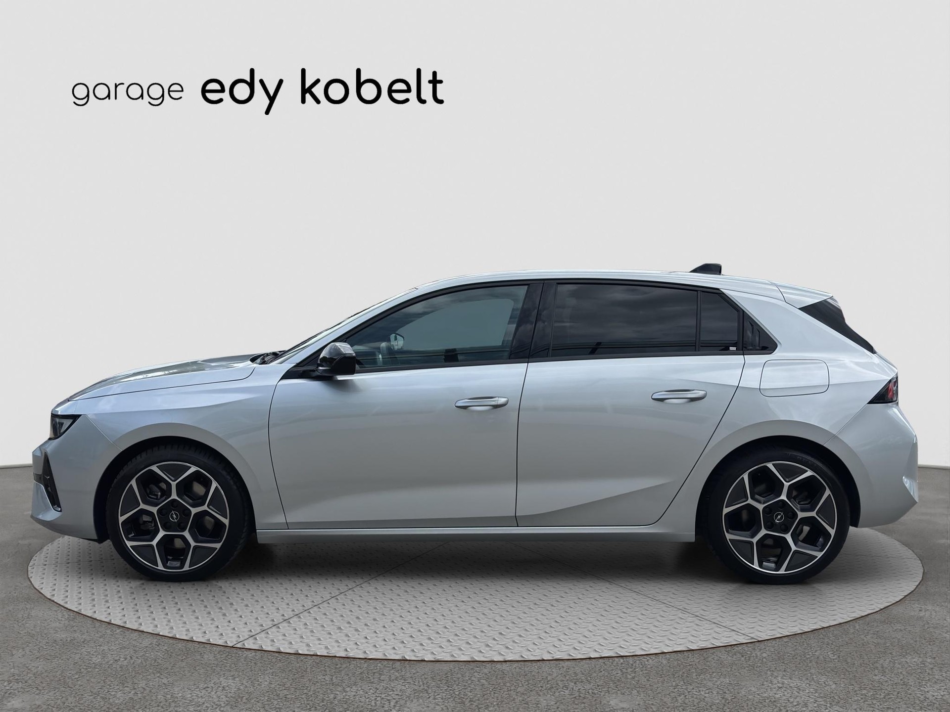 OPEL Astra 1.6 T PHEV 180 Swiss Plus-image-1