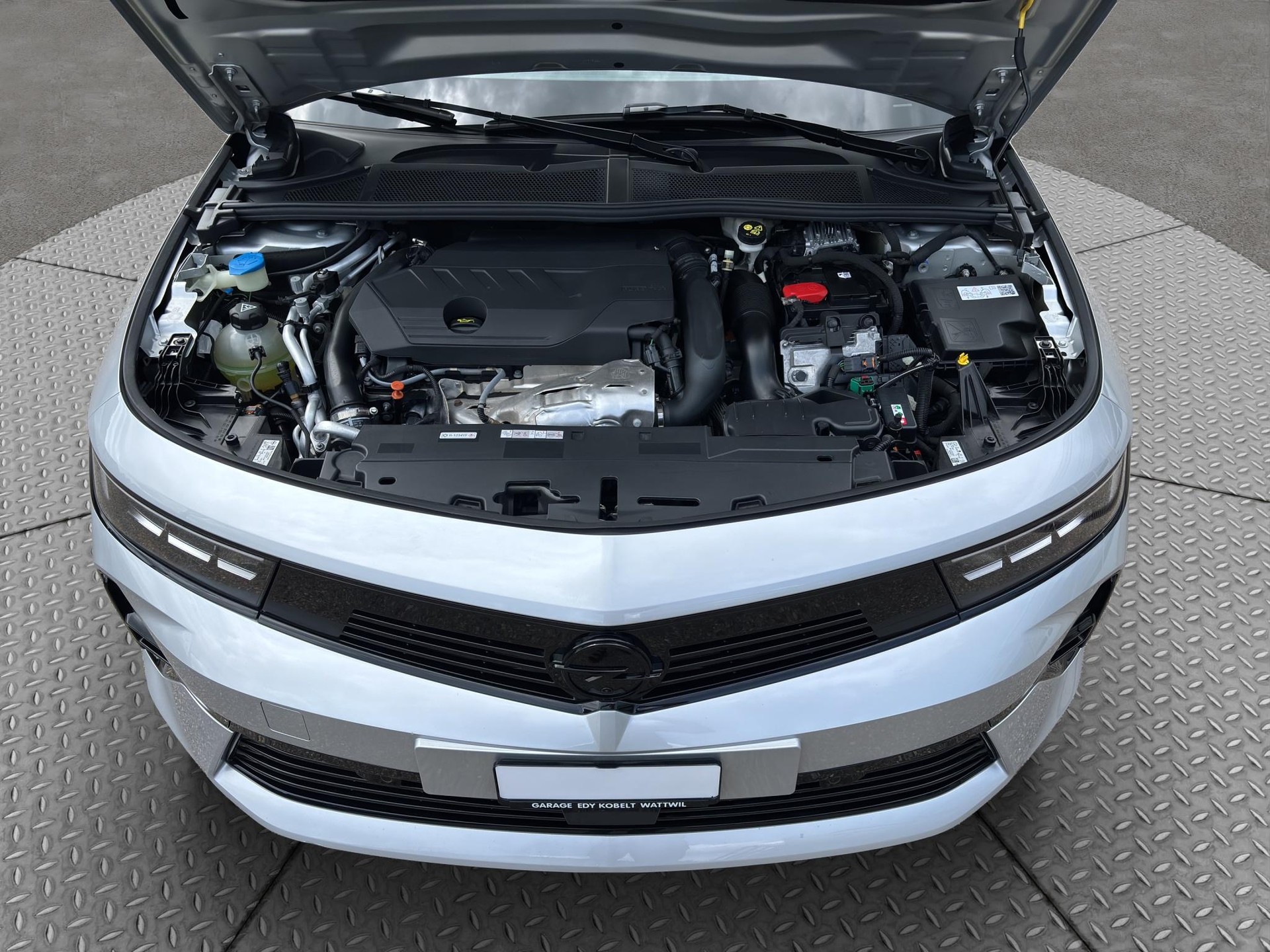 OPEL Astra 1.6 T PHEV 180 Swiss Plus-image-20