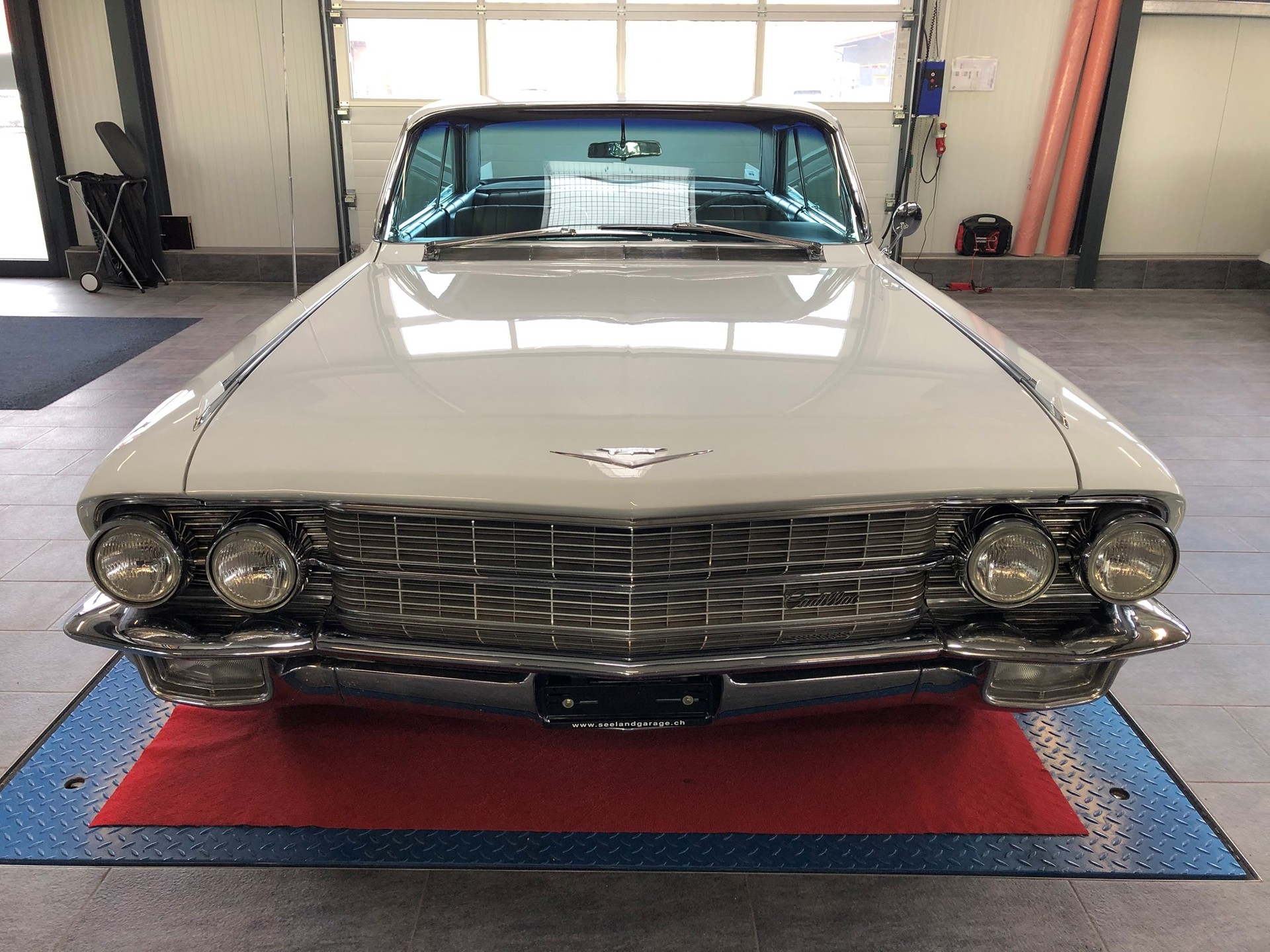 CADILLAC DEVILLE COUPE 6.4-V8-showroom-element-3