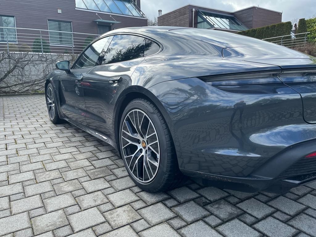 PORSCHE Taycan Turbo-image-6
