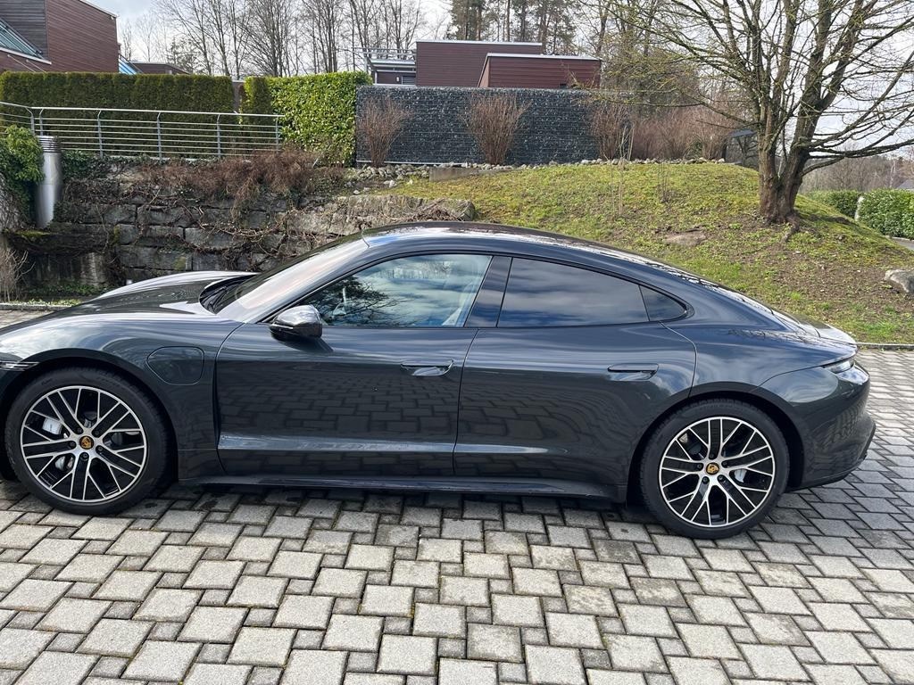 PORSCHE Taycan Turbo-image-7