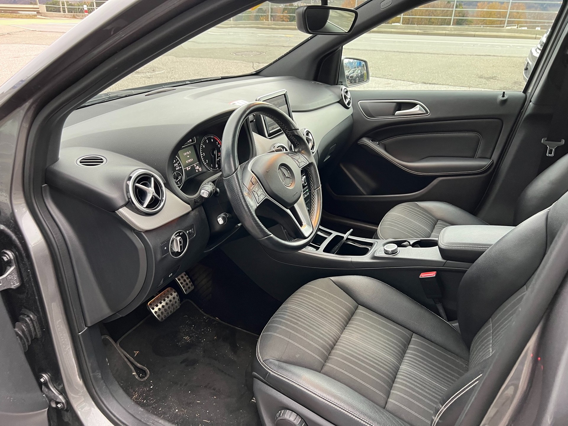 MERCEDES-BENZ B 200 7G-DCT-image-5