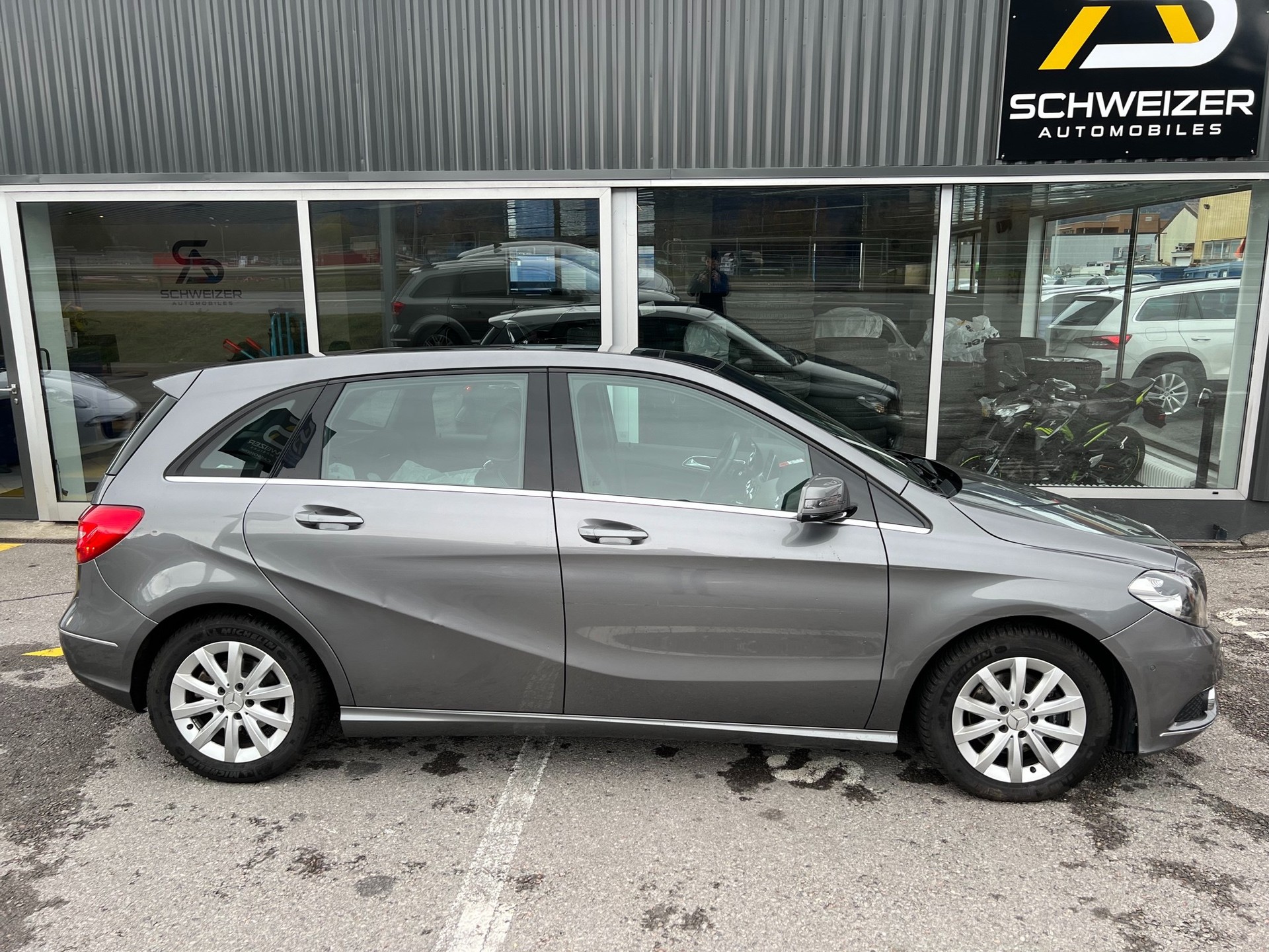MERCEDES-BENZ B 200 7G-DCT-image-10