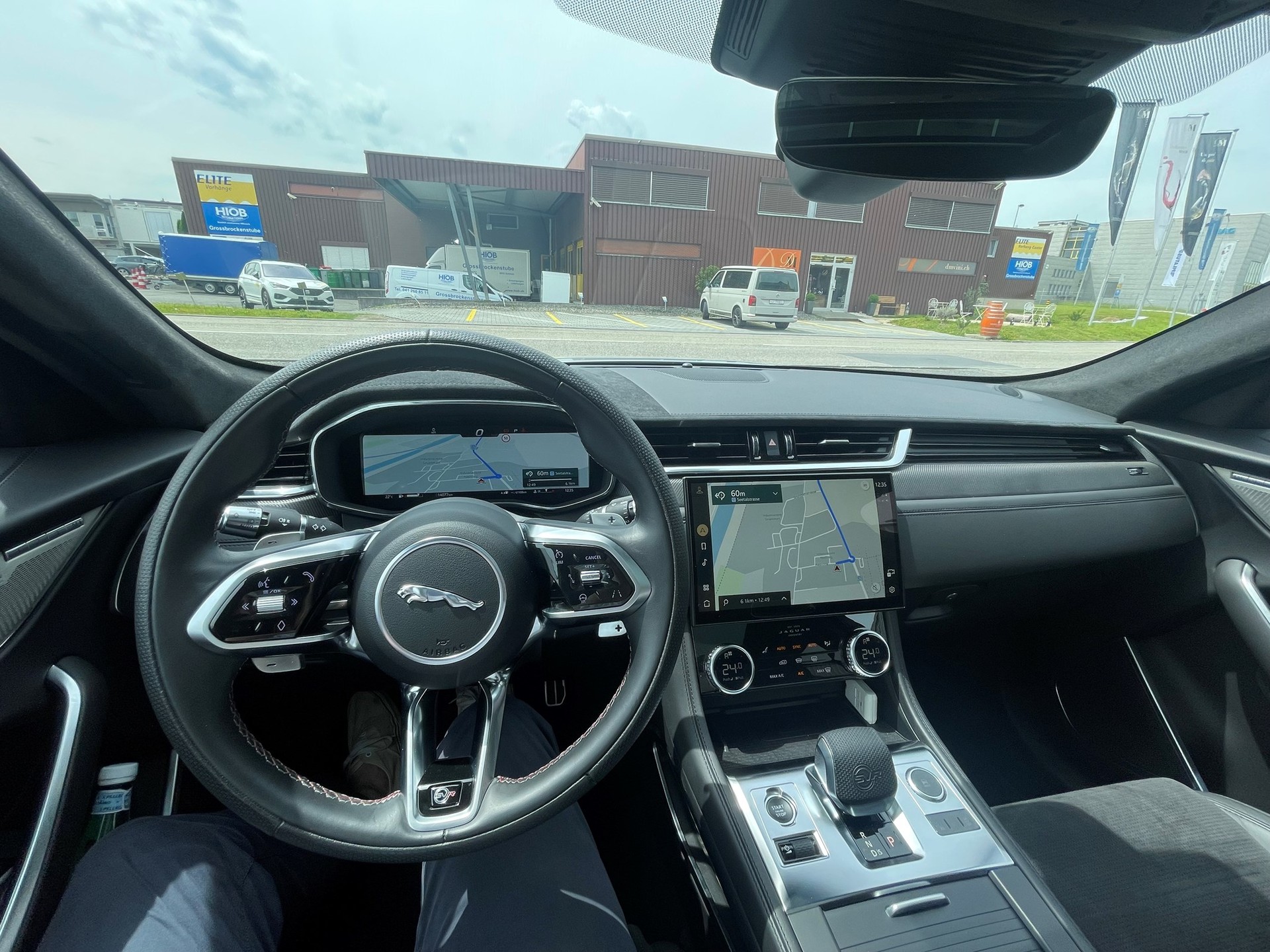 JAGUAR F-Pace 5.0 V8 SVR P550 AWD-image-5