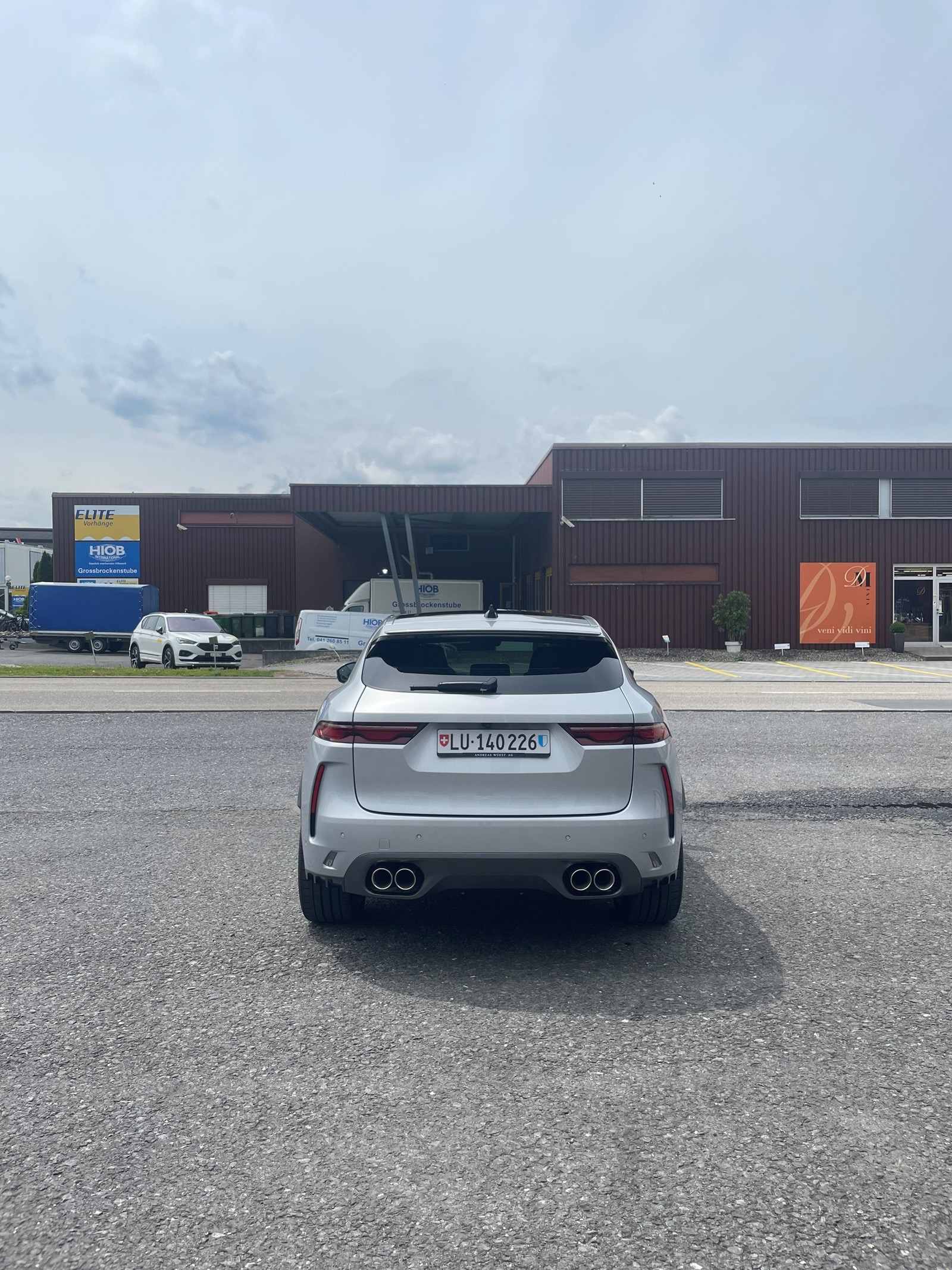 JAGUAR F-Pace 5.0 V8 SVR P550 AWD-image-4