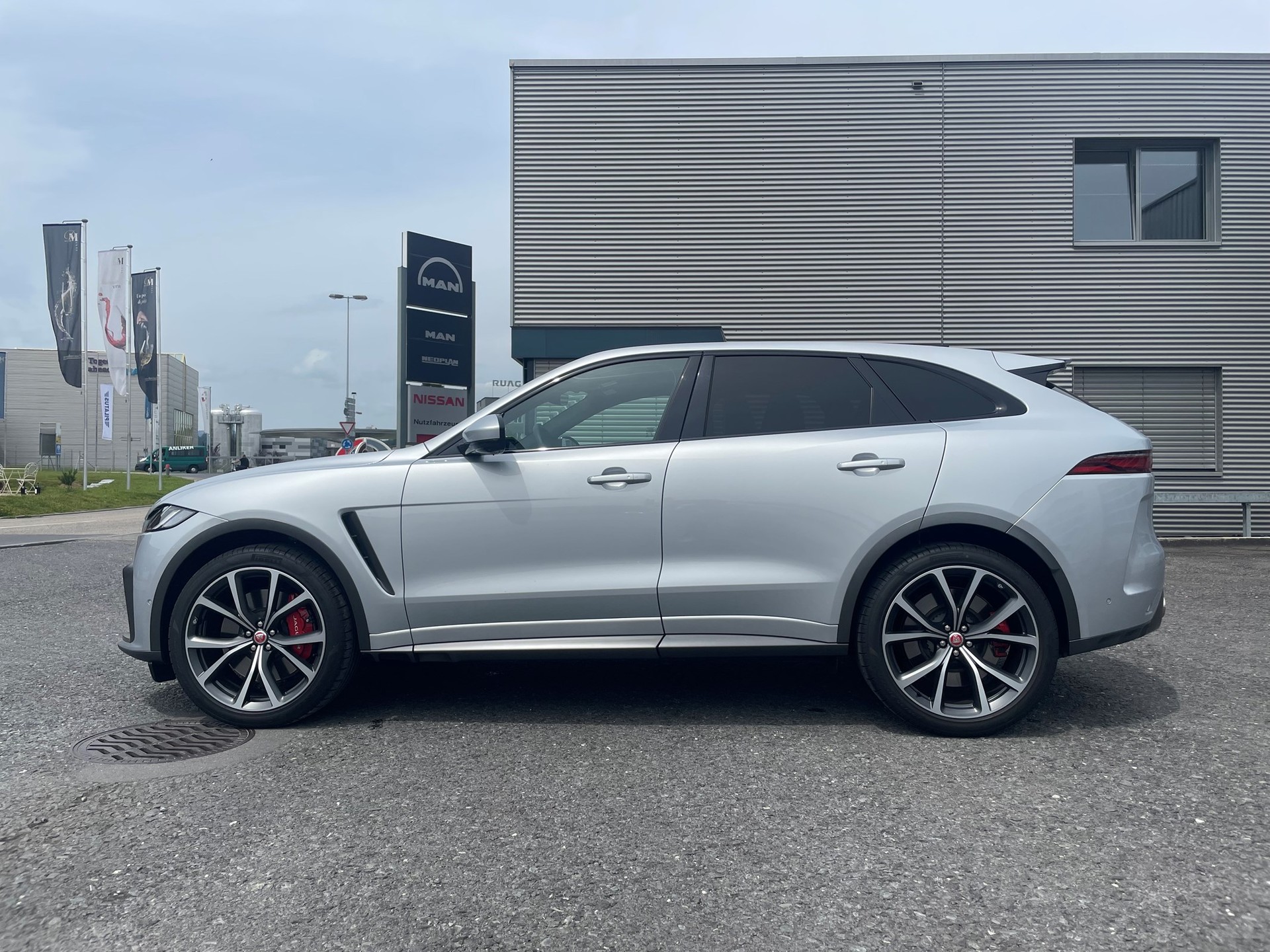 JAGUAR F-Pace 5.0 V8 SVR P550 AWD-image-2