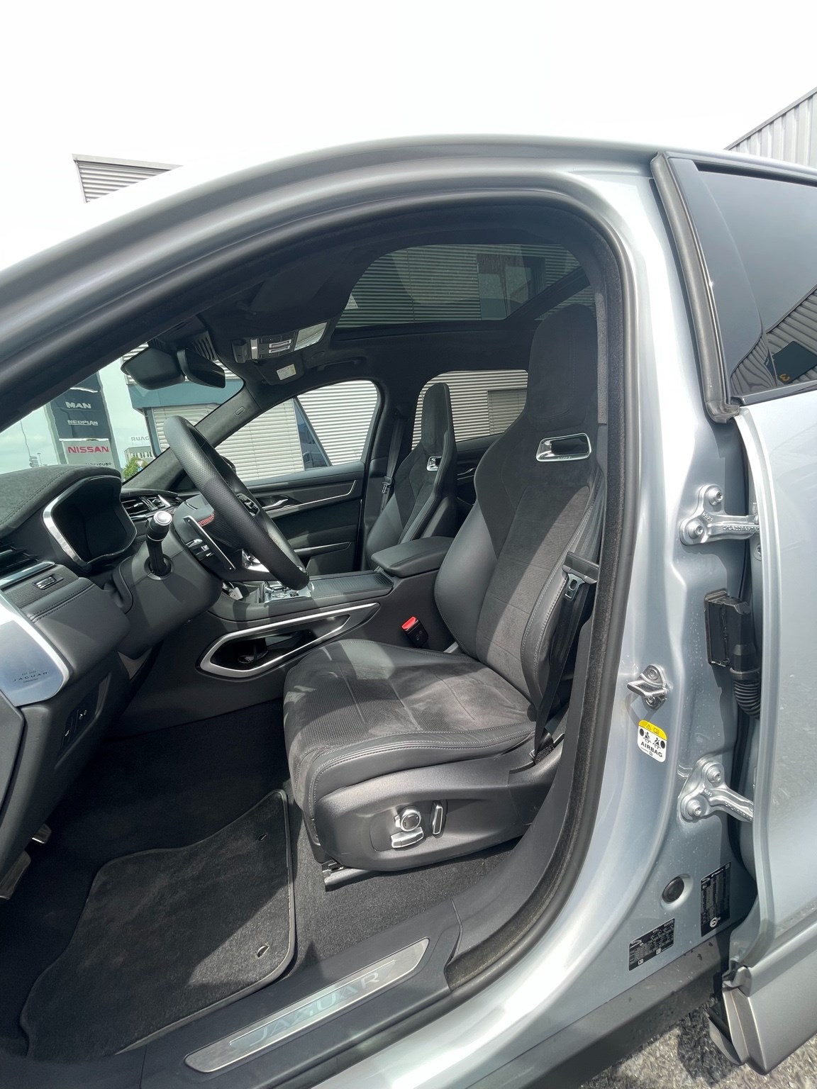 JAGUAR F-Pace 5.0 V8 SVR P550 AWD-image-7