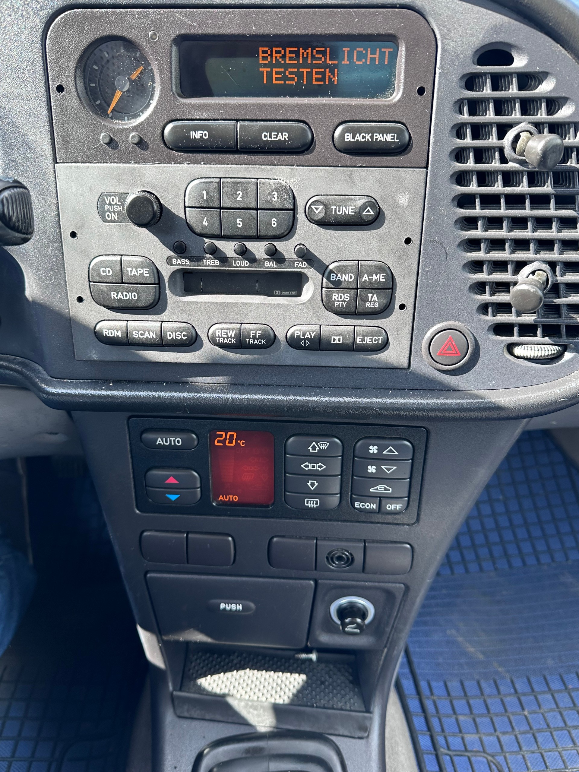 SAAB 900 S 2.0i-16-image-9