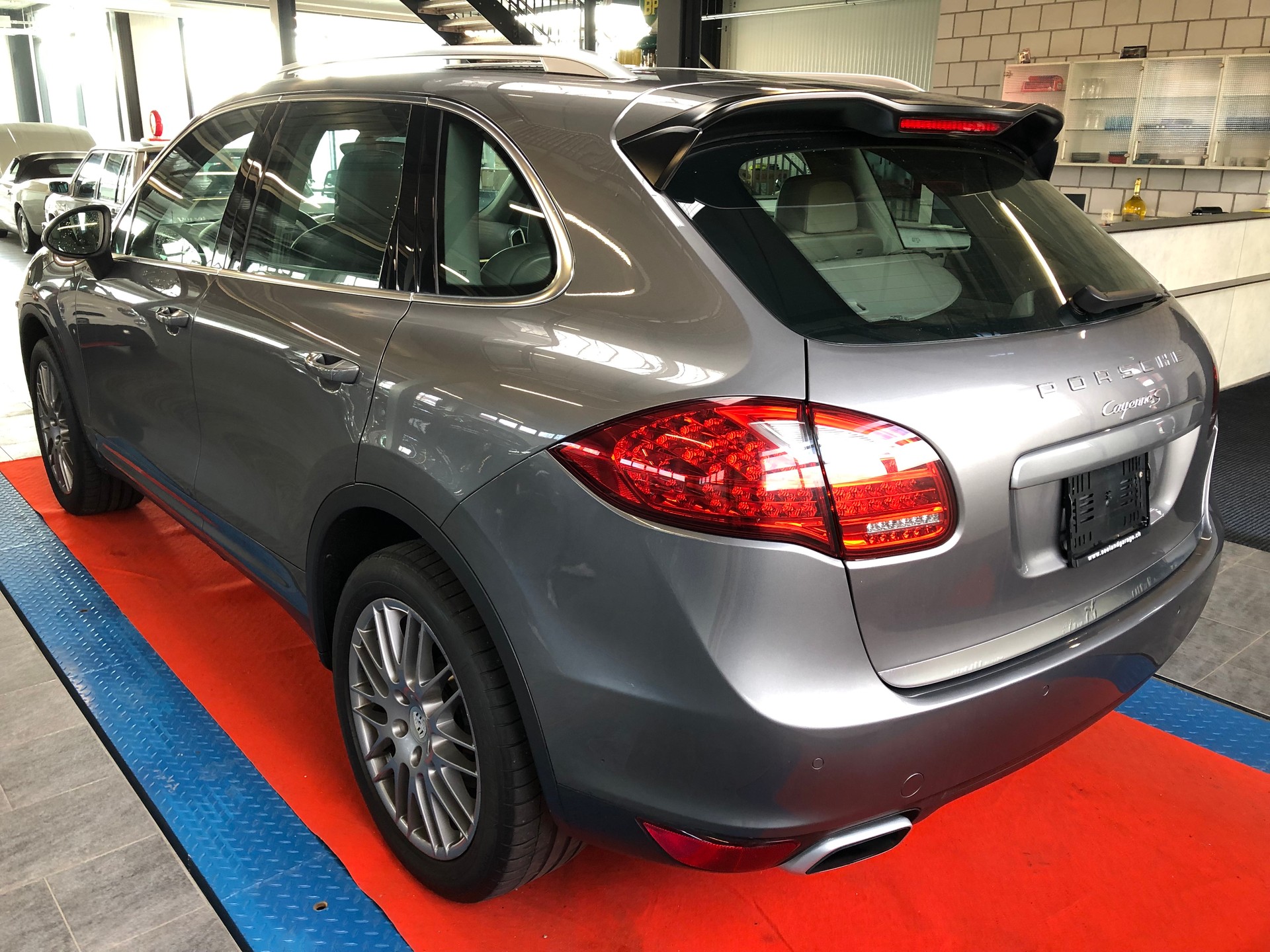 PORSCHE Cayenne S-image-6