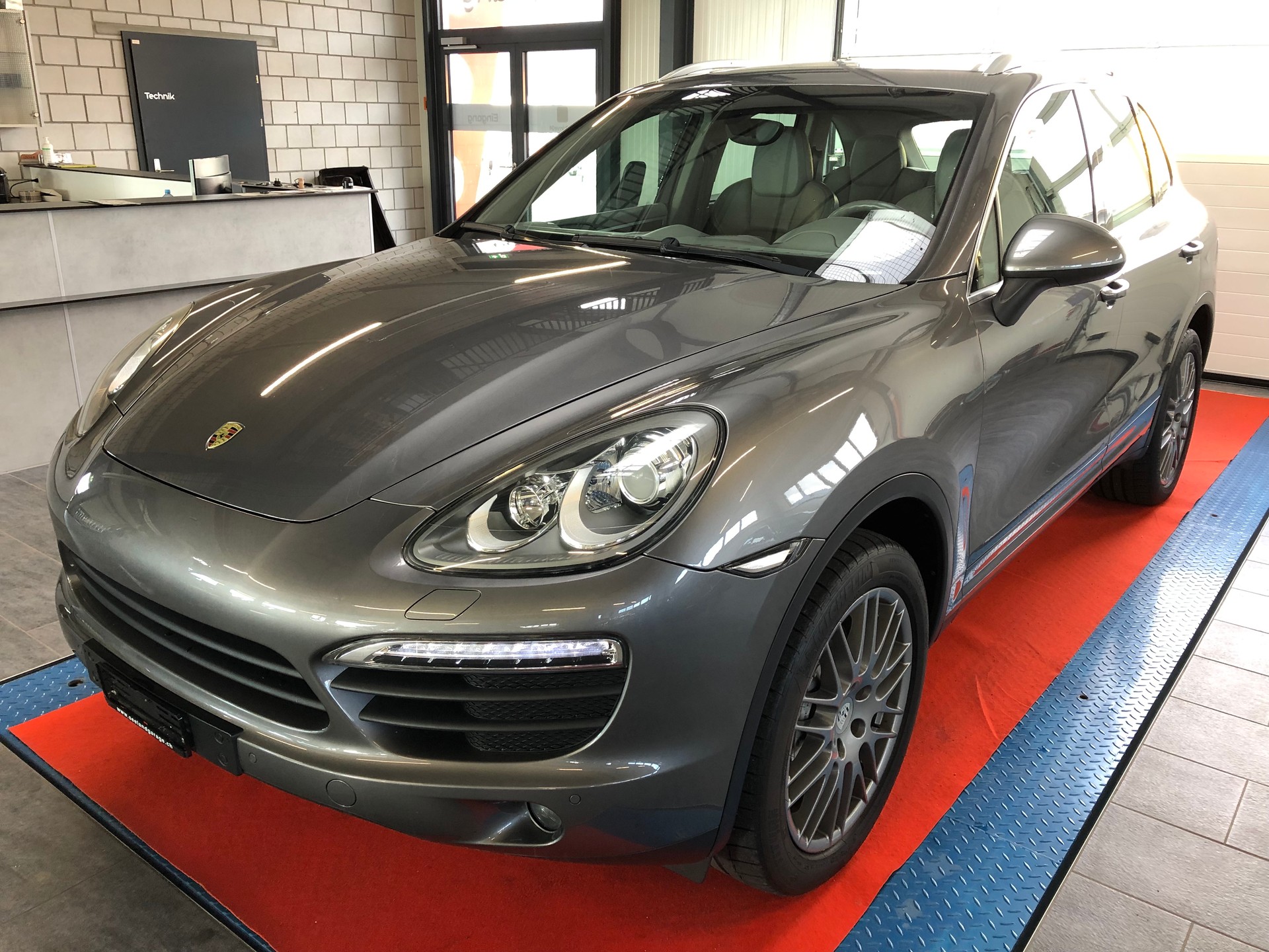 PORSCHE Cayenne S-image-4