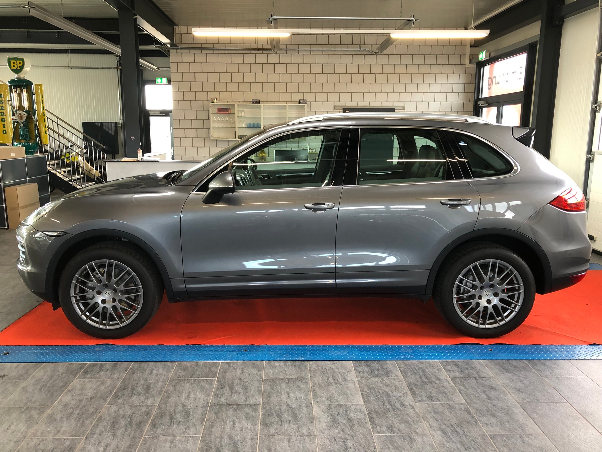 PORSCHE Cayenne S-image-5