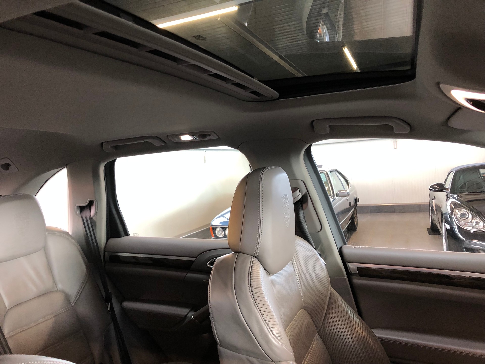 PORSCHE Cayenne S-image-16
