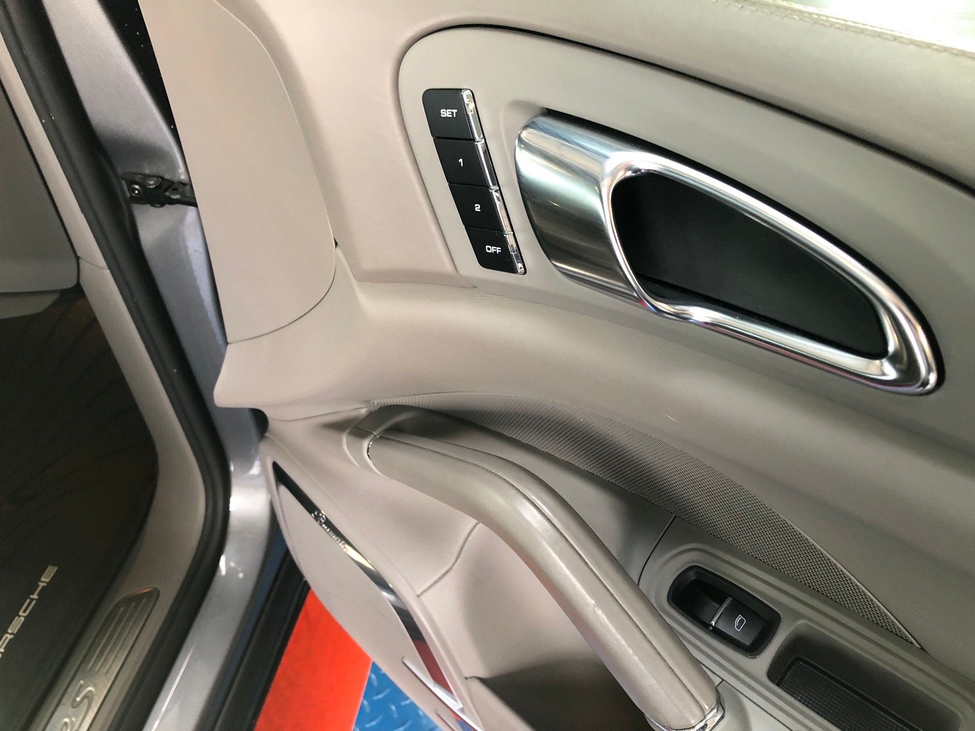 PORSCHE Cayenne S-image-12