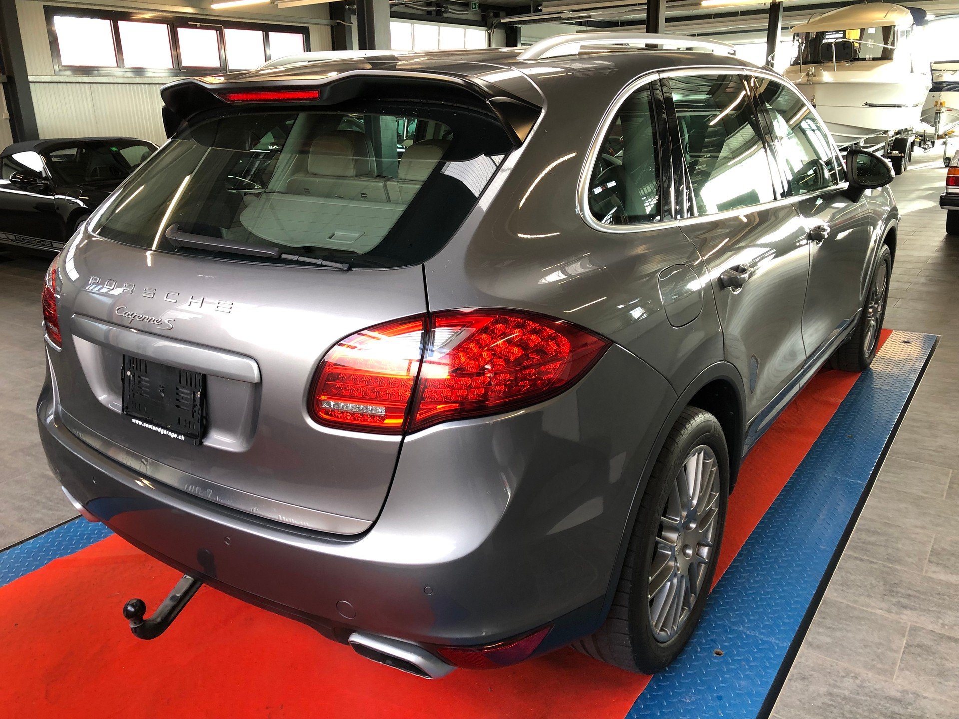PORSCHE Cayenne S-image-9