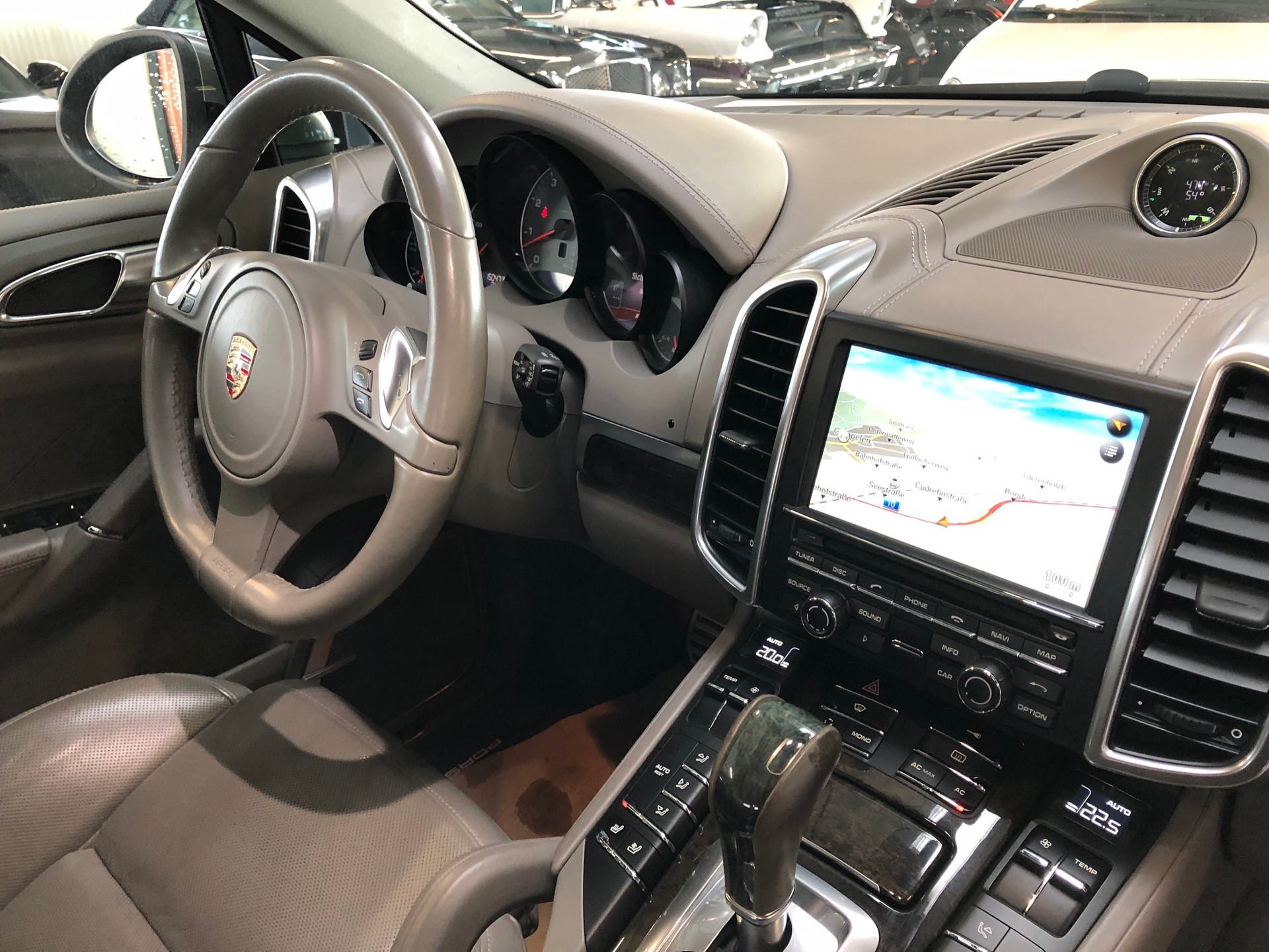 PORSCHE Cayenne S-image-15