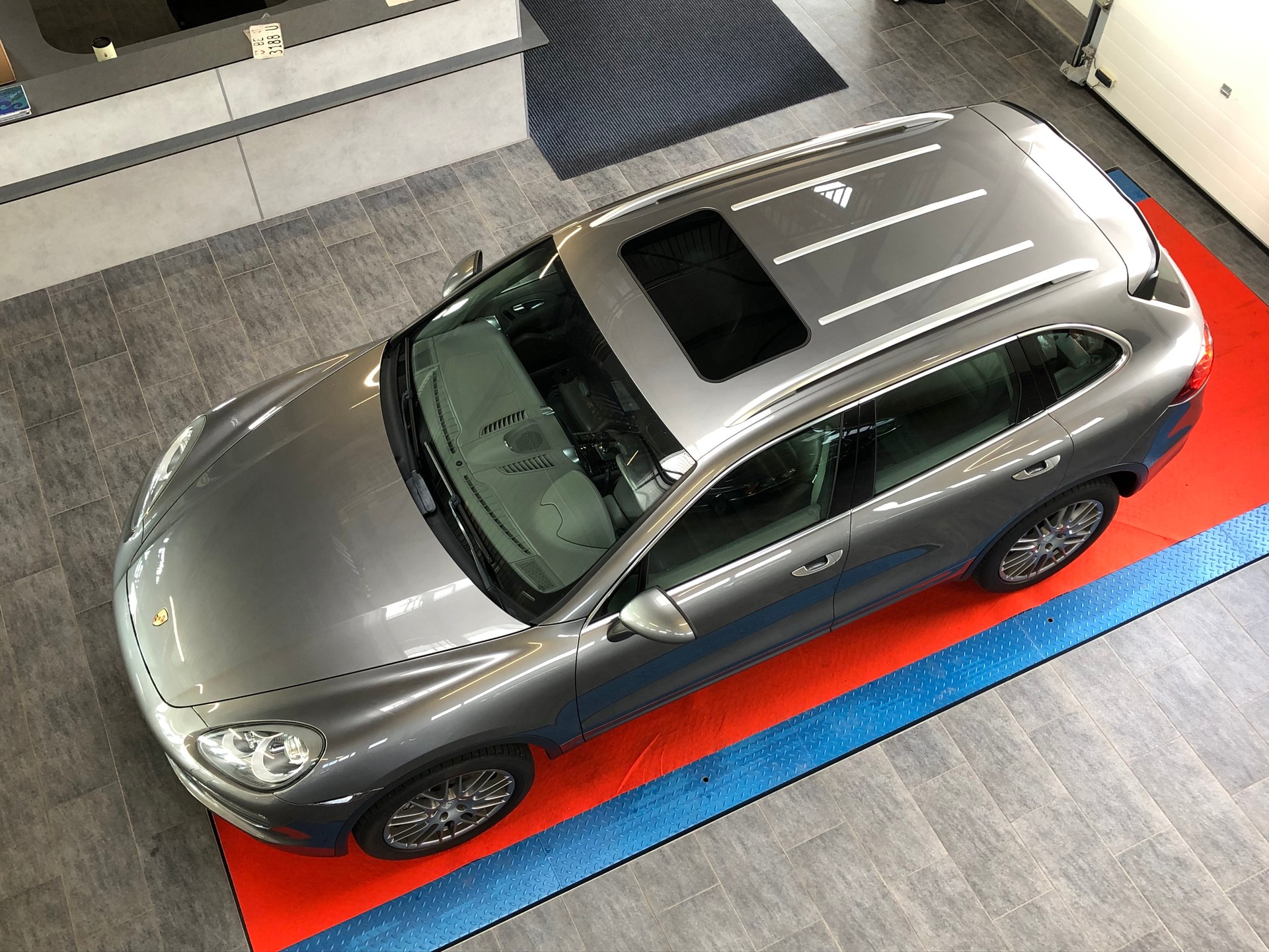 PORSCHE Cayenne S-image-31