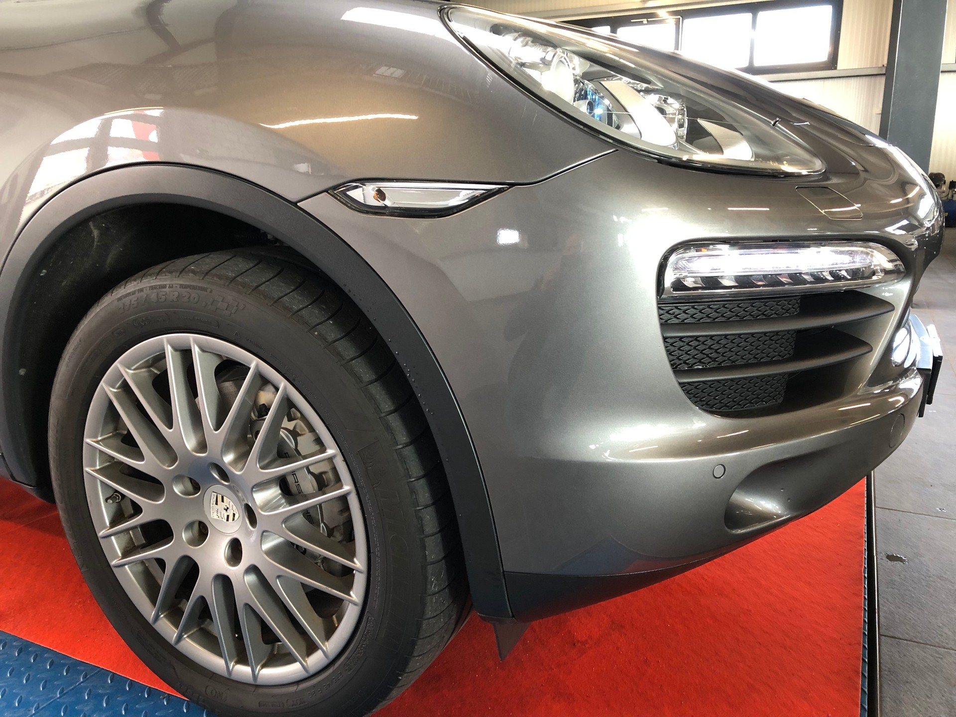 PORSCHE Cayenne S-image-1