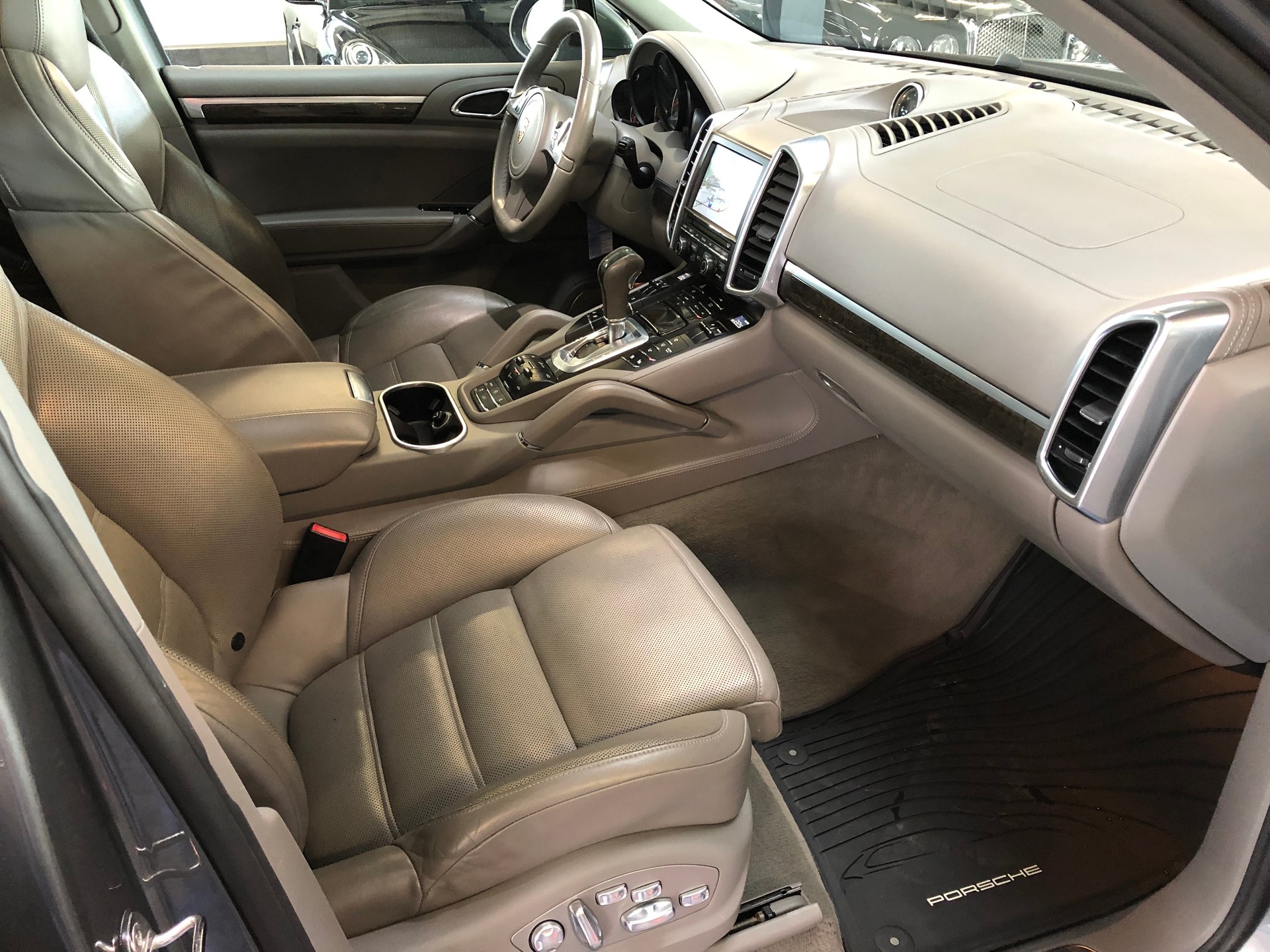 PORSCHE Cayenne S-image-11