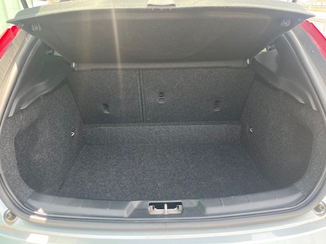 VOLVO V40 T2 Momentum R-Design Geartronic-image-11