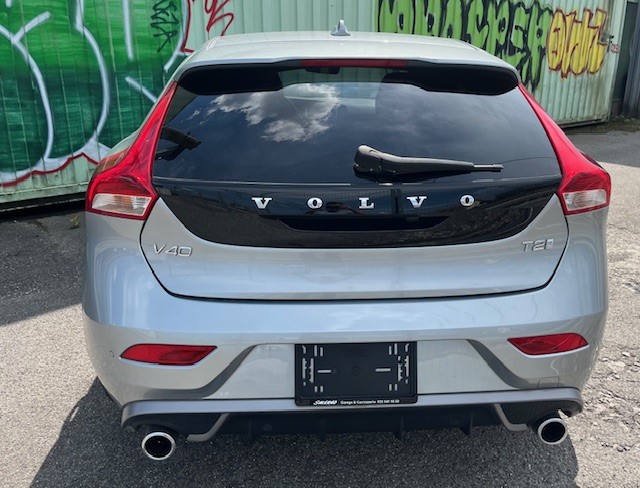 VOLVO V40 T2 Momentum R-Design Geartronic-image-4